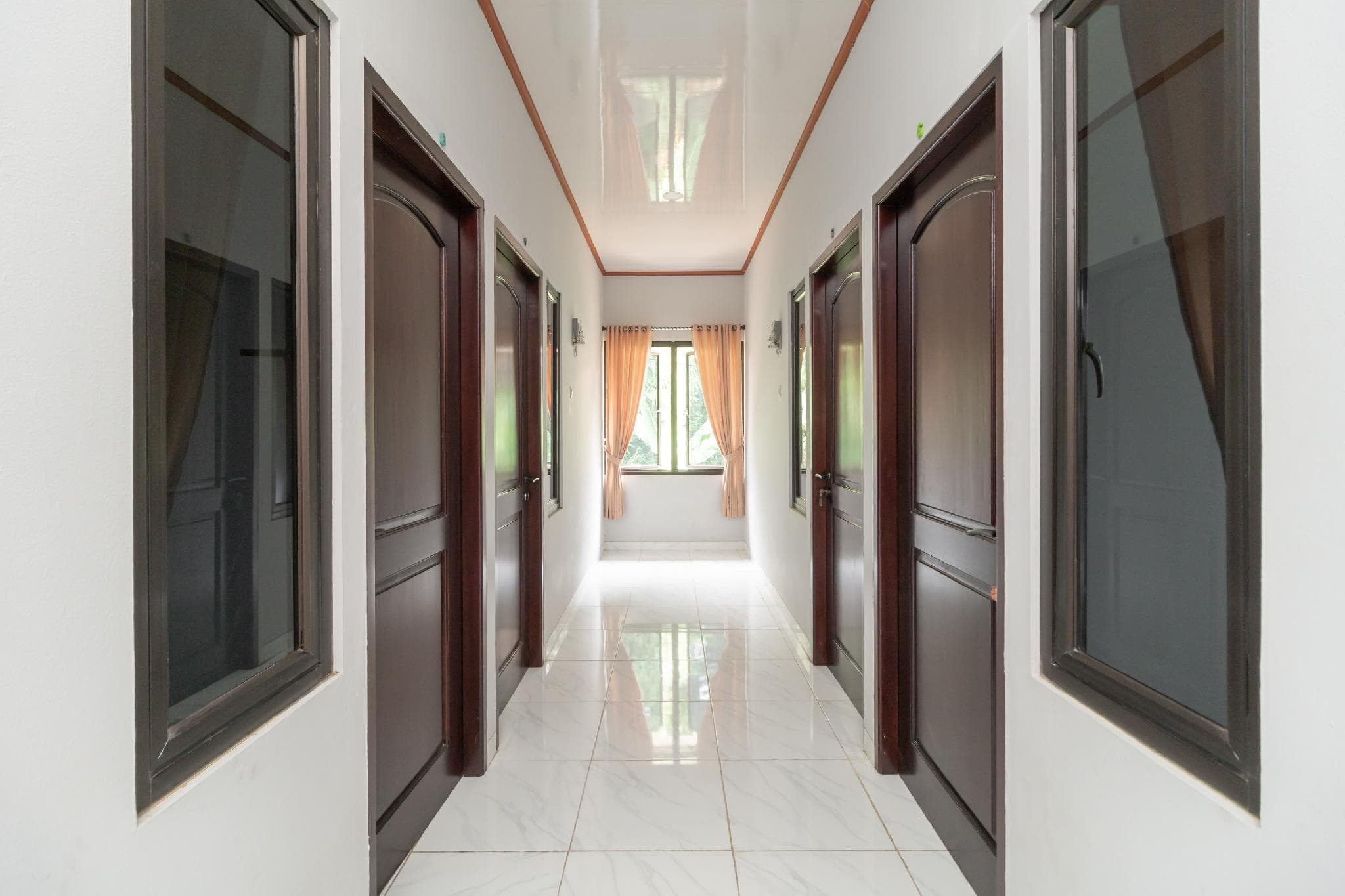 RedDoorz Plus near Jungleland Sentul photo 3