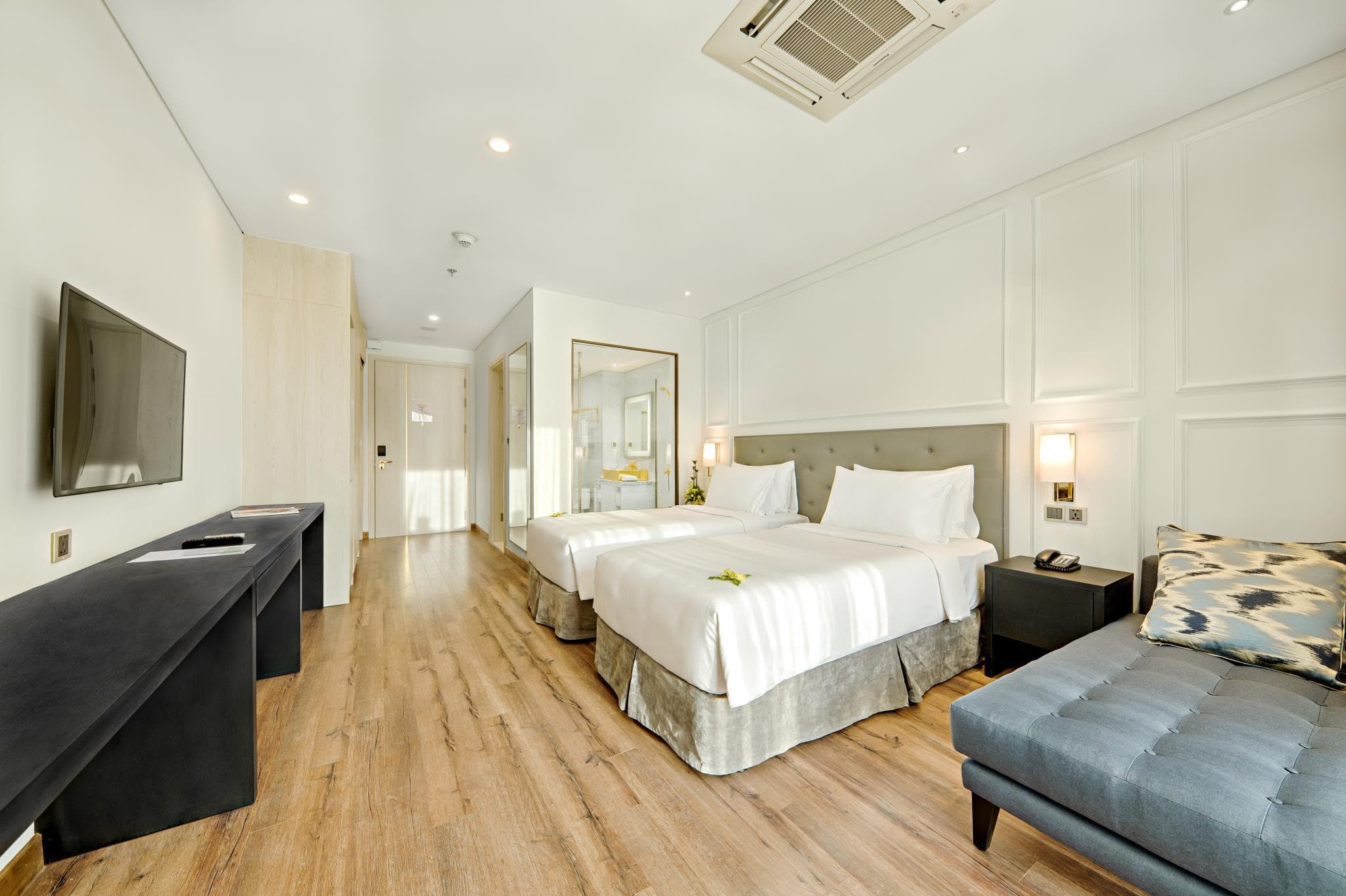 Wyndham Danang Golden Bay photo 2