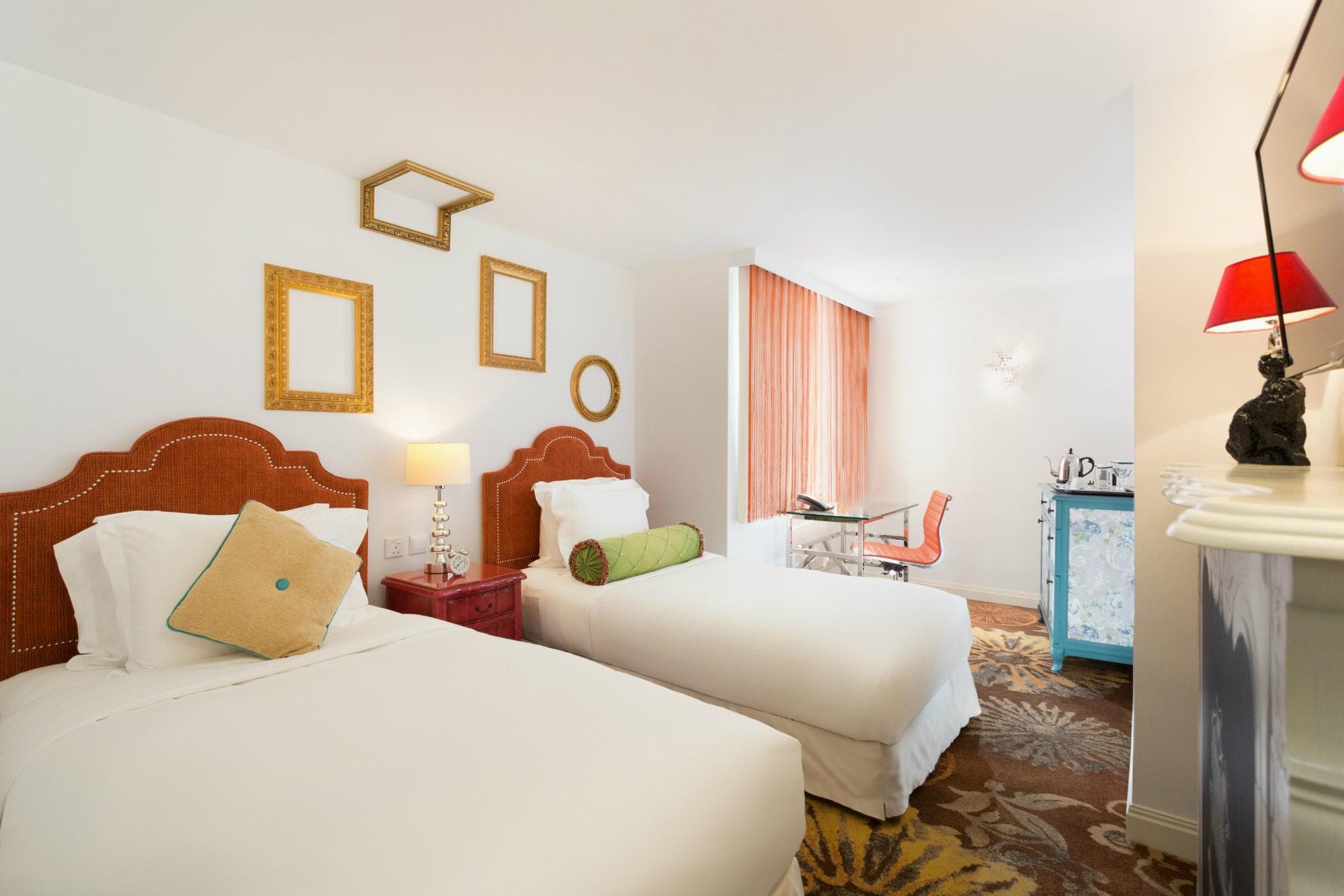 The Luxe Manor photo 2