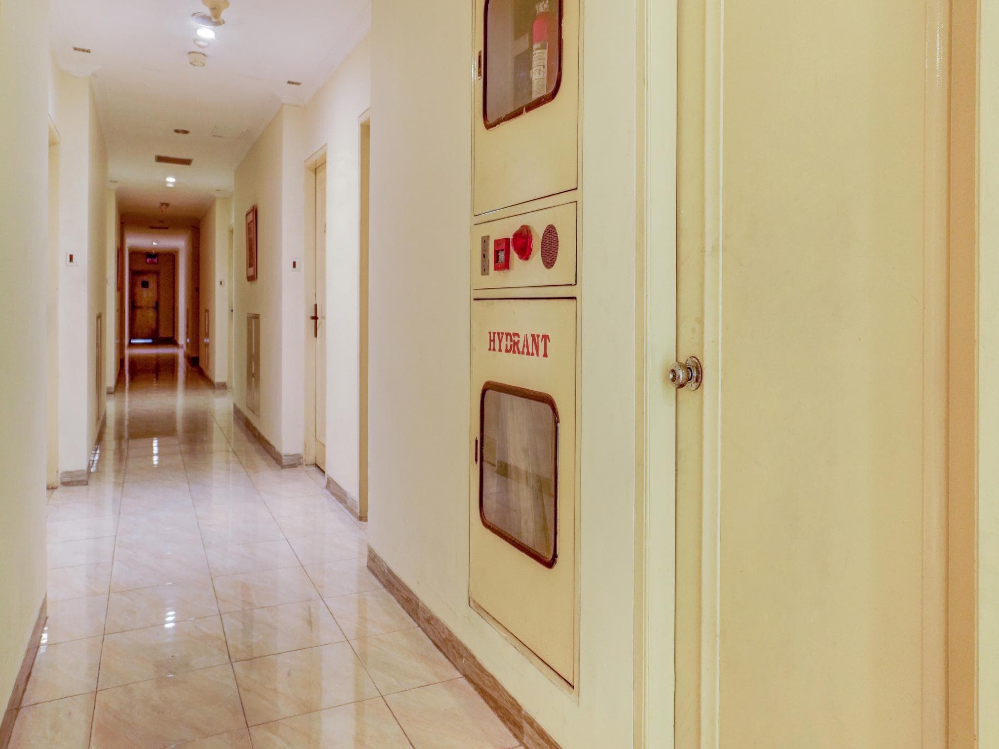 Townhouse OAK Hotel Grand Cikarang photo 5