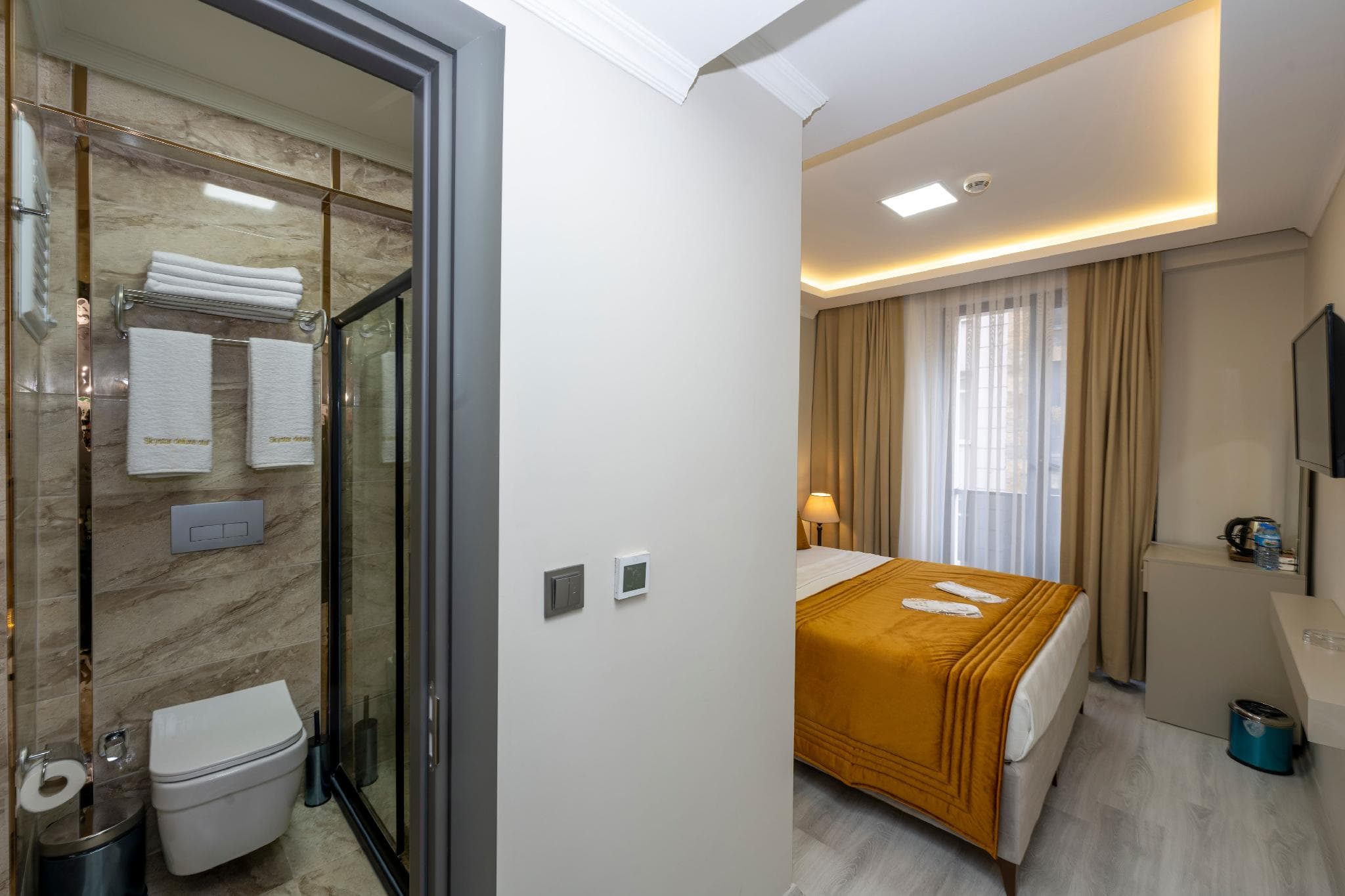SKY STAR DELUXE HOTEL photo 2