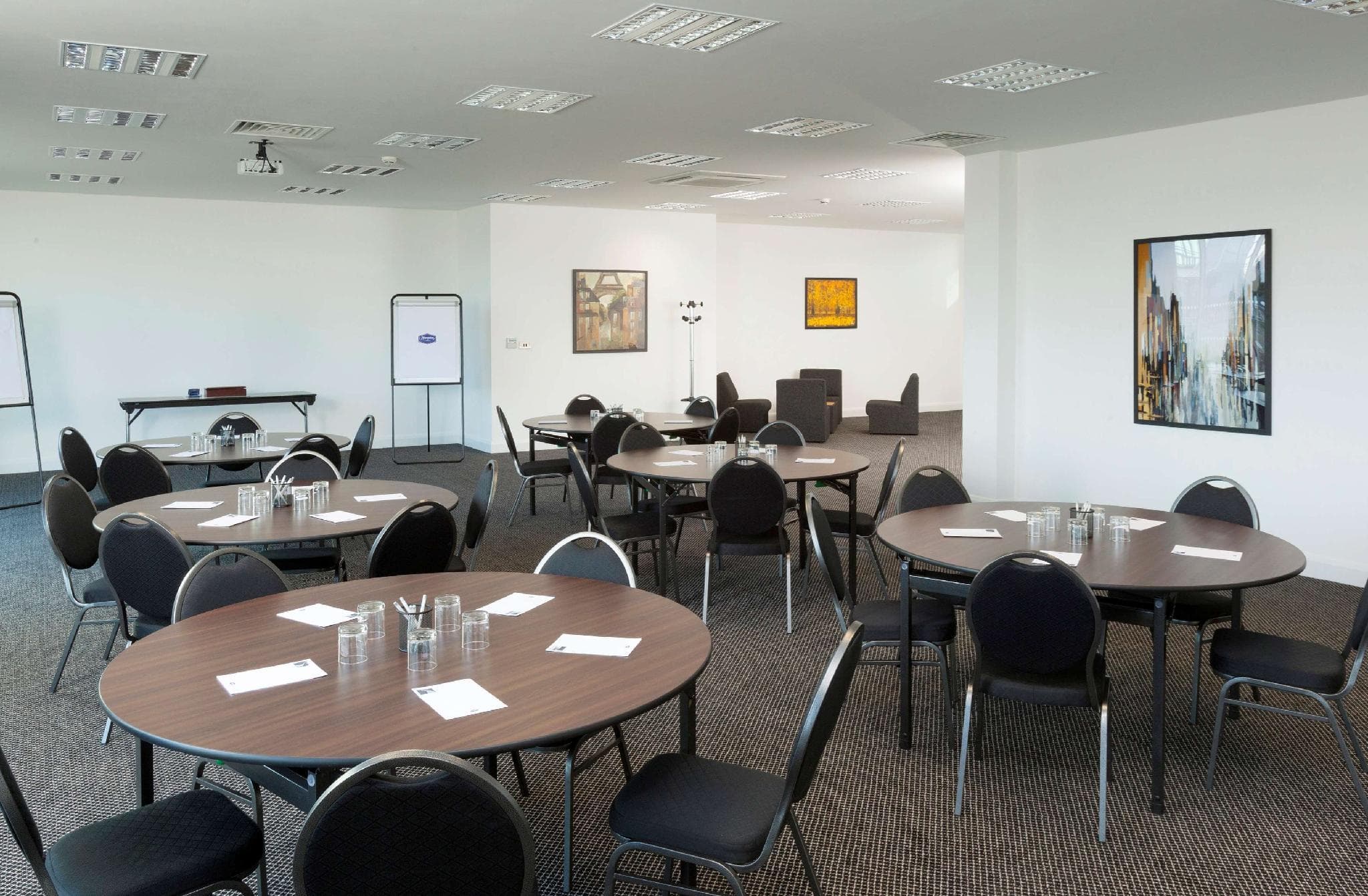 Hampton by Hilton London Luton Airport photo 3