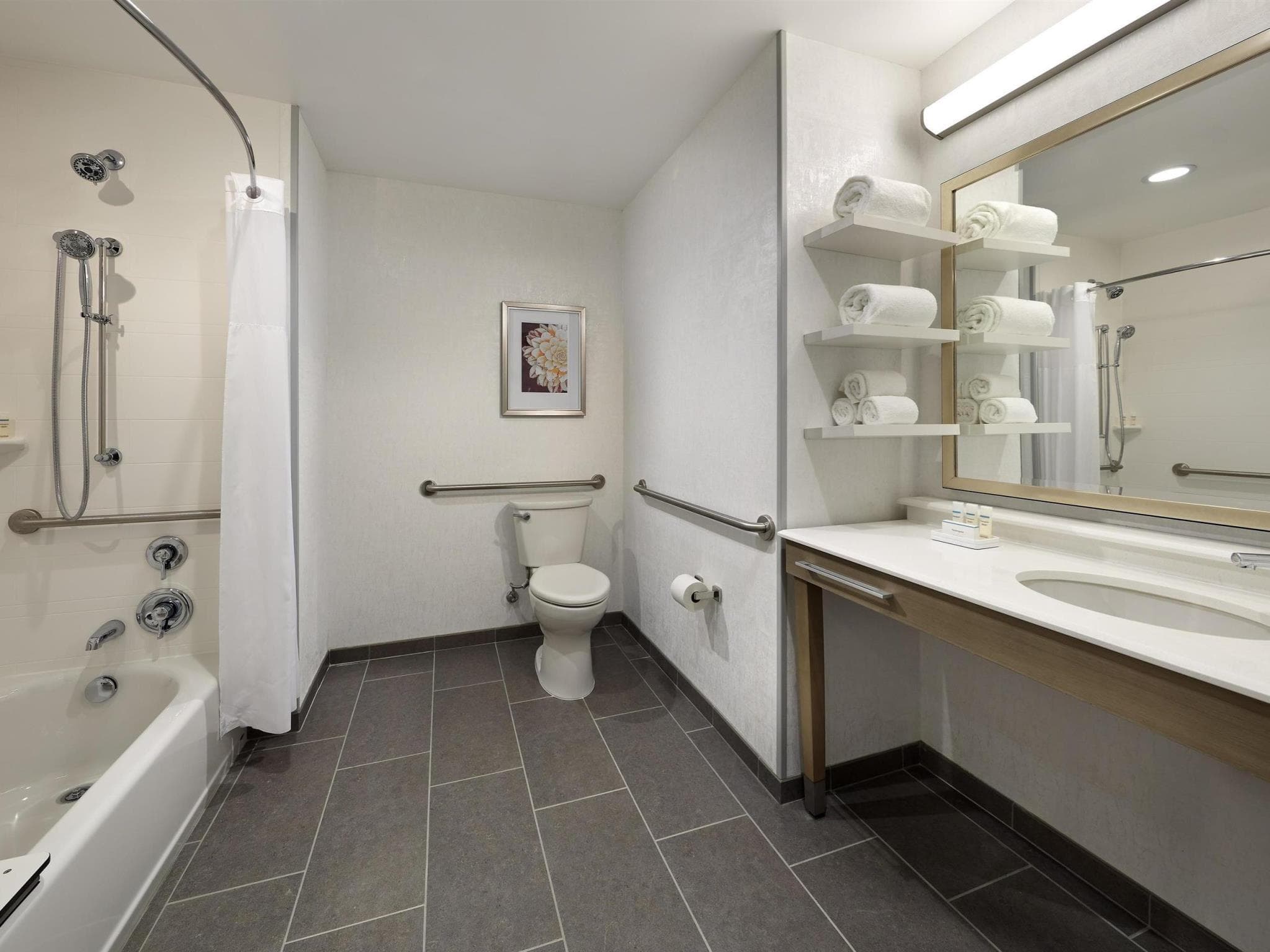 Hampton Inn Long Beach Airport photo 4