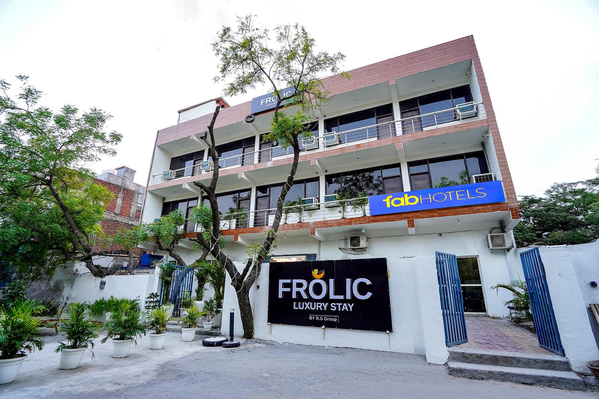 FabHotel Frolic Luxury Stay - Near Sector 52 Noida Metro Station photo 5