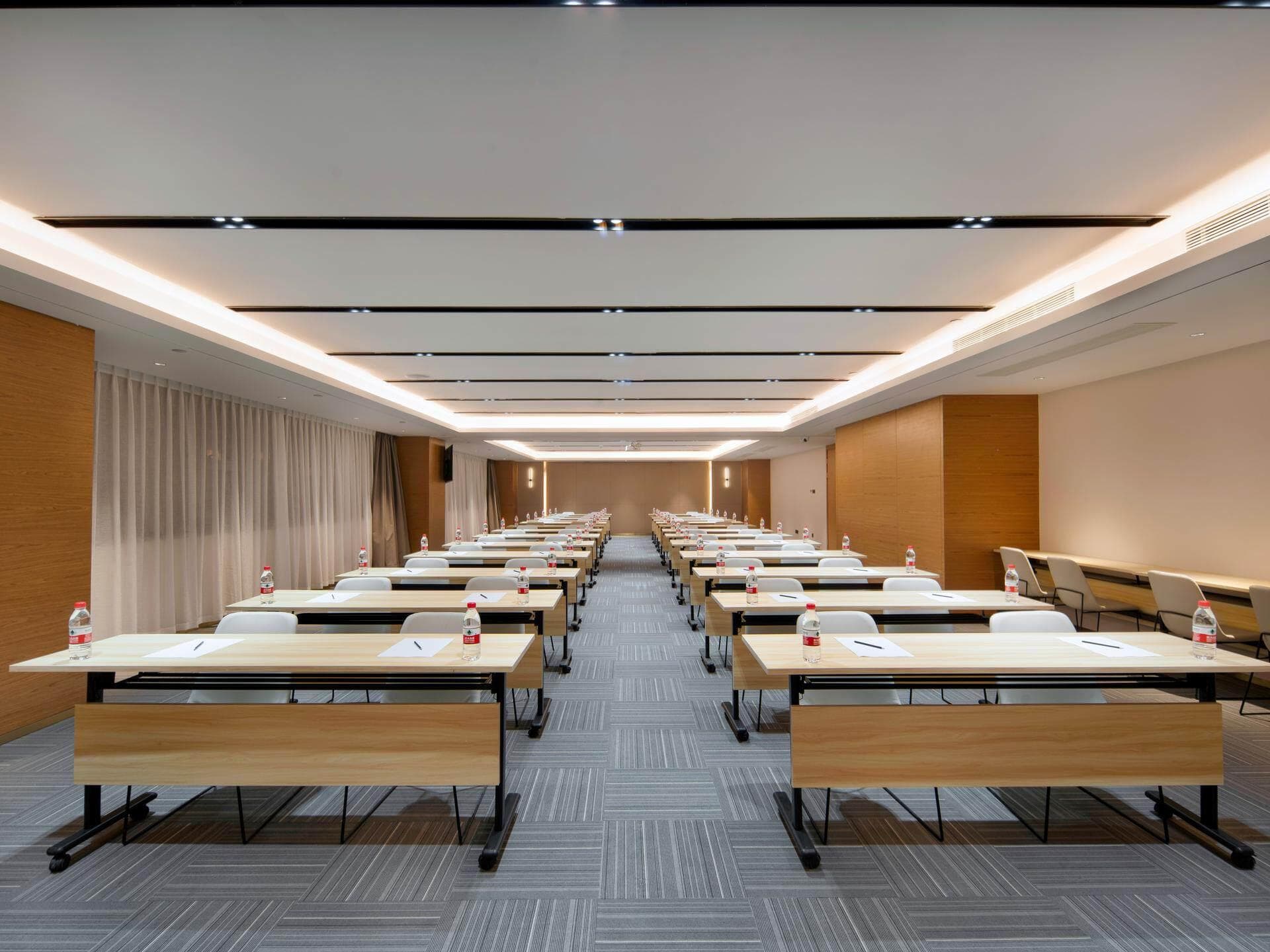 Country Inn & Suites by Radisson Wuhan Optics Valley Technology Convention and Exhibition Center photo 2