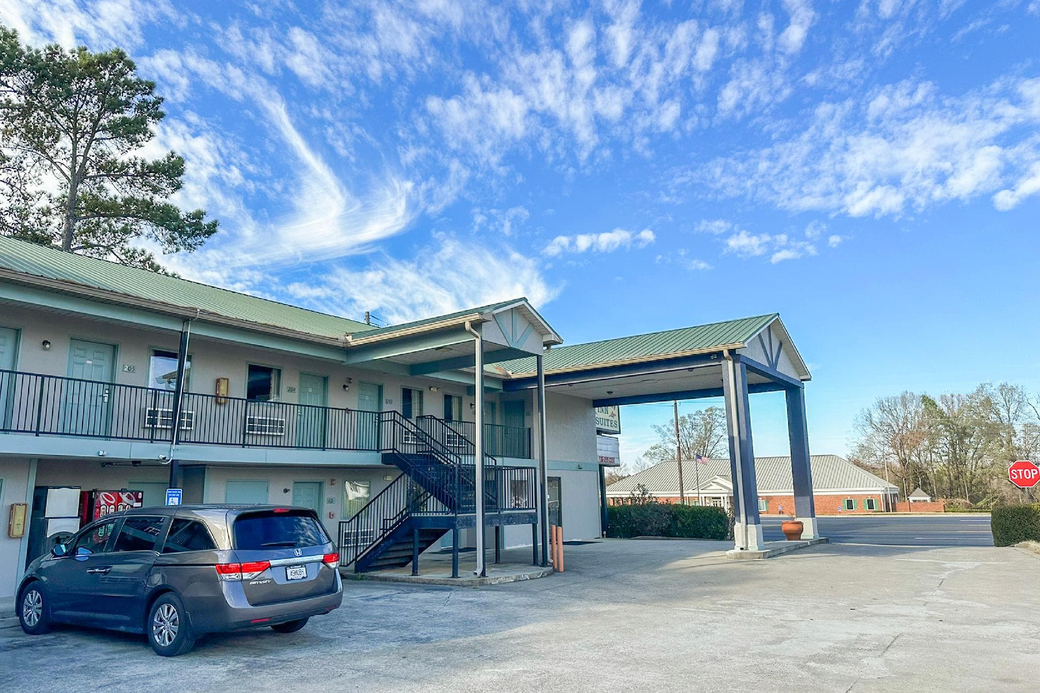 Garden Inn & Suites