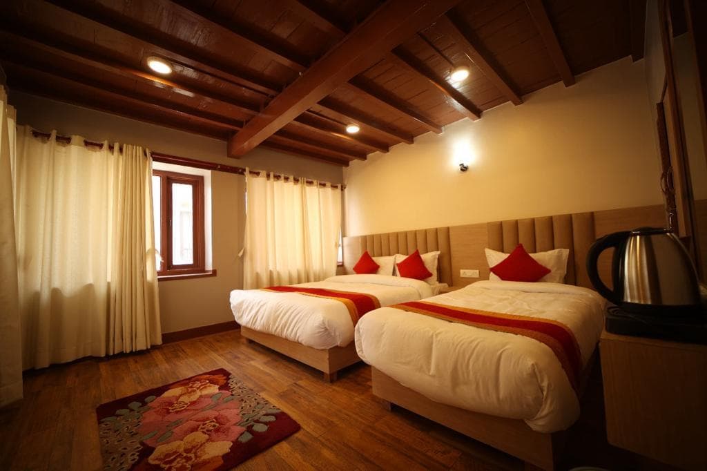 Redstone Regency Hotel photo 2