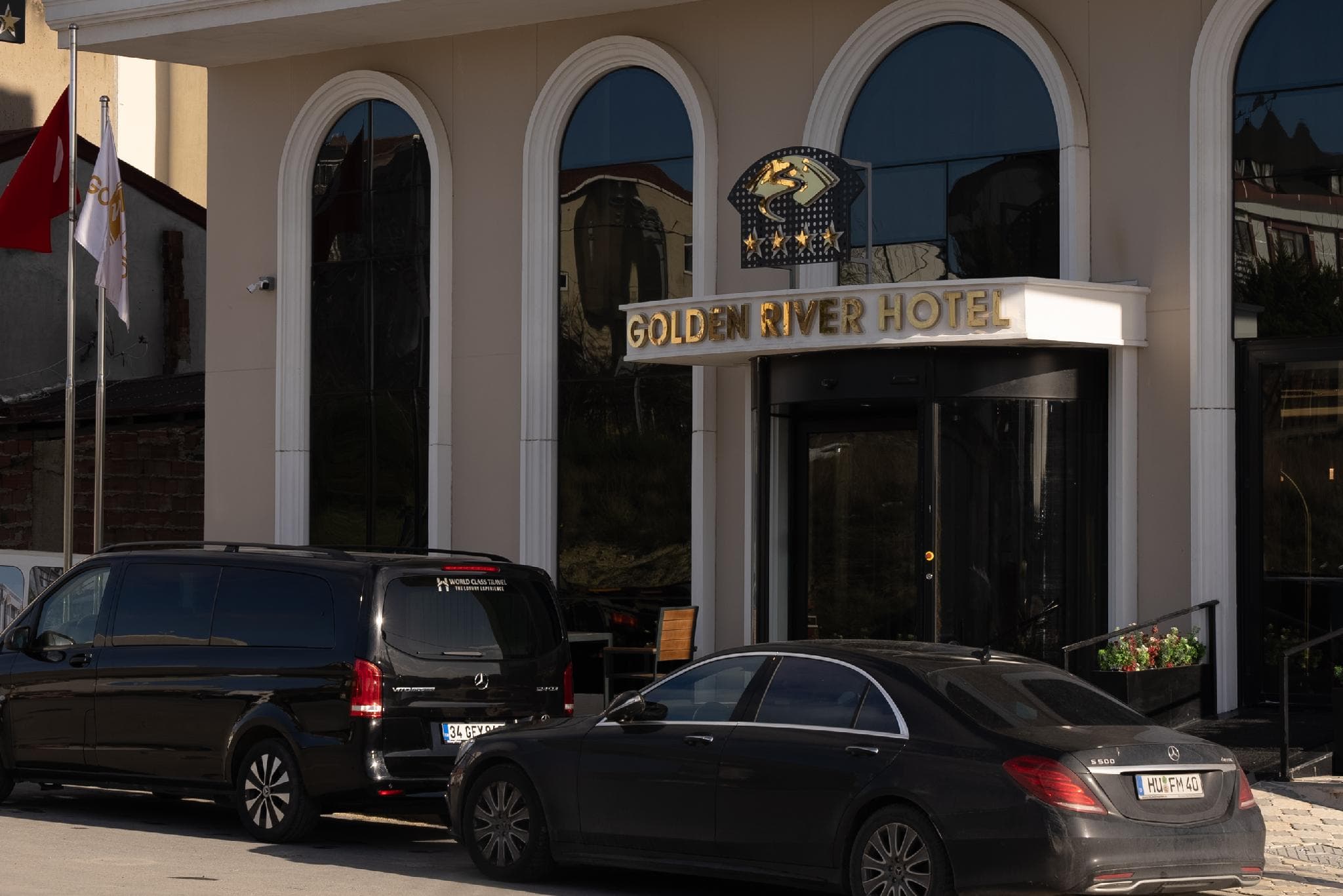Golden River Hotel By Continent photo 4
