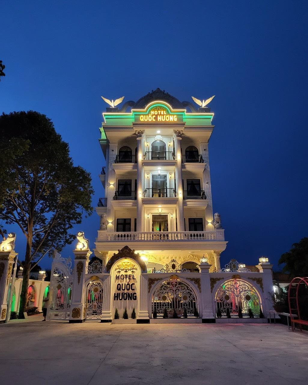 Quốc Hương Hotel