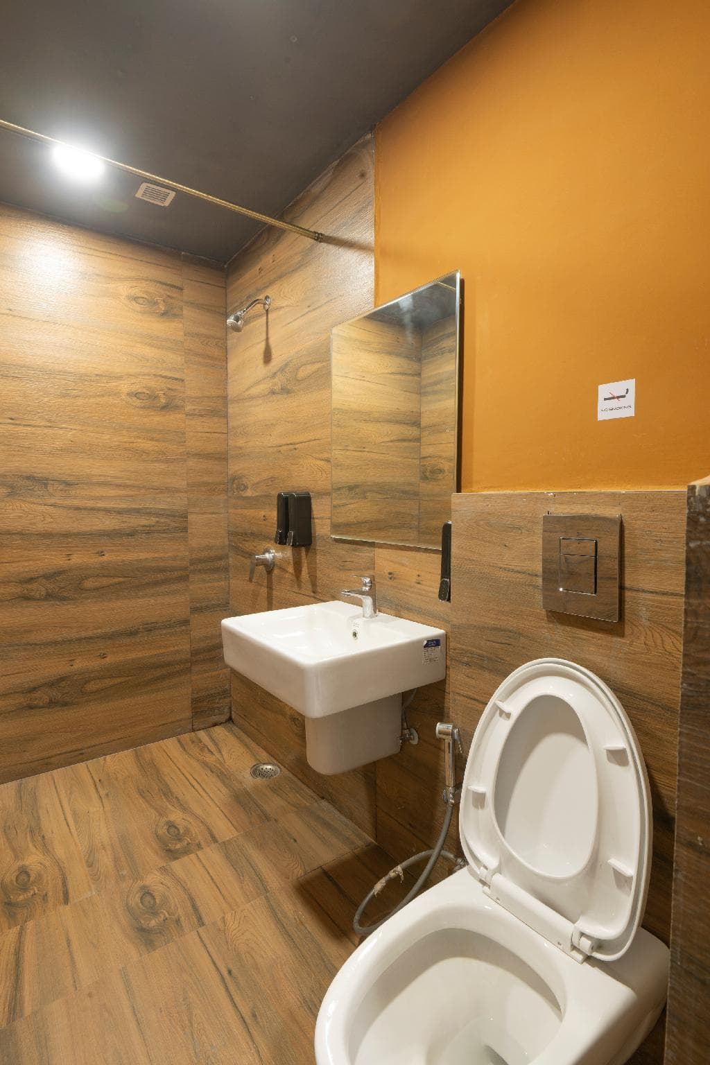 NapTapGo: Japanese Private POD Hotel, E-City Metro photo 2