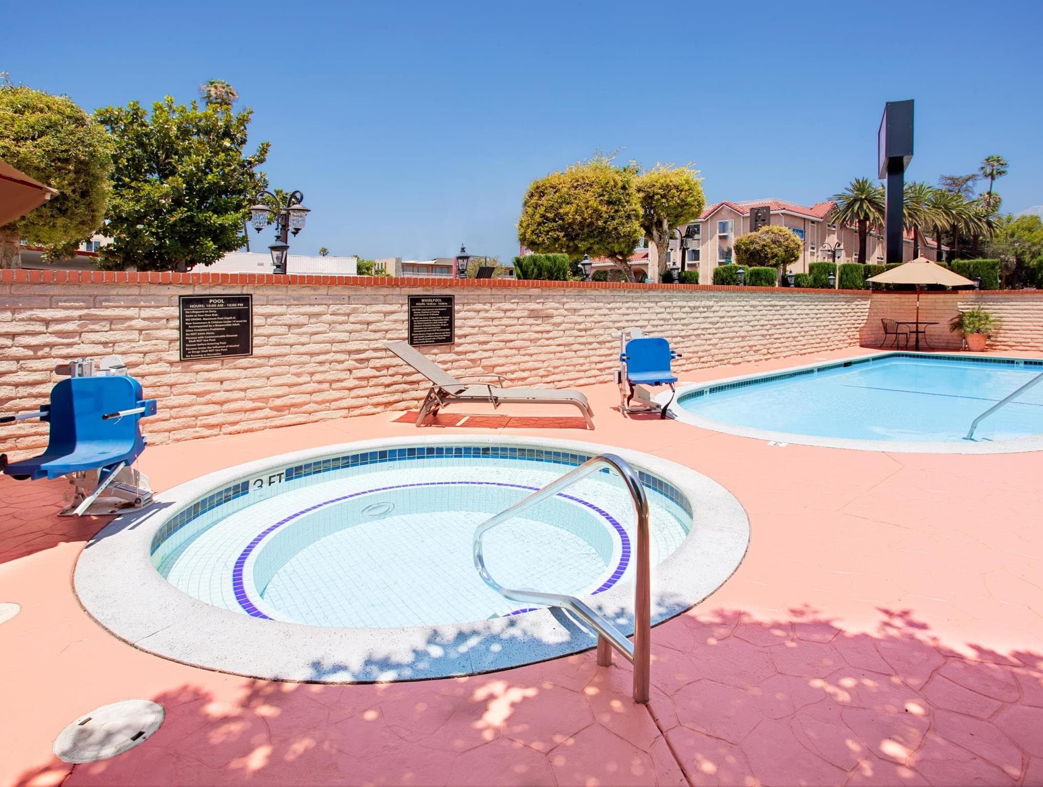 Ramada by Wyndham Pasadena photo 5