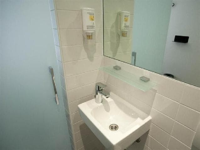 easyHotel Rotterdam City Centre photo 2