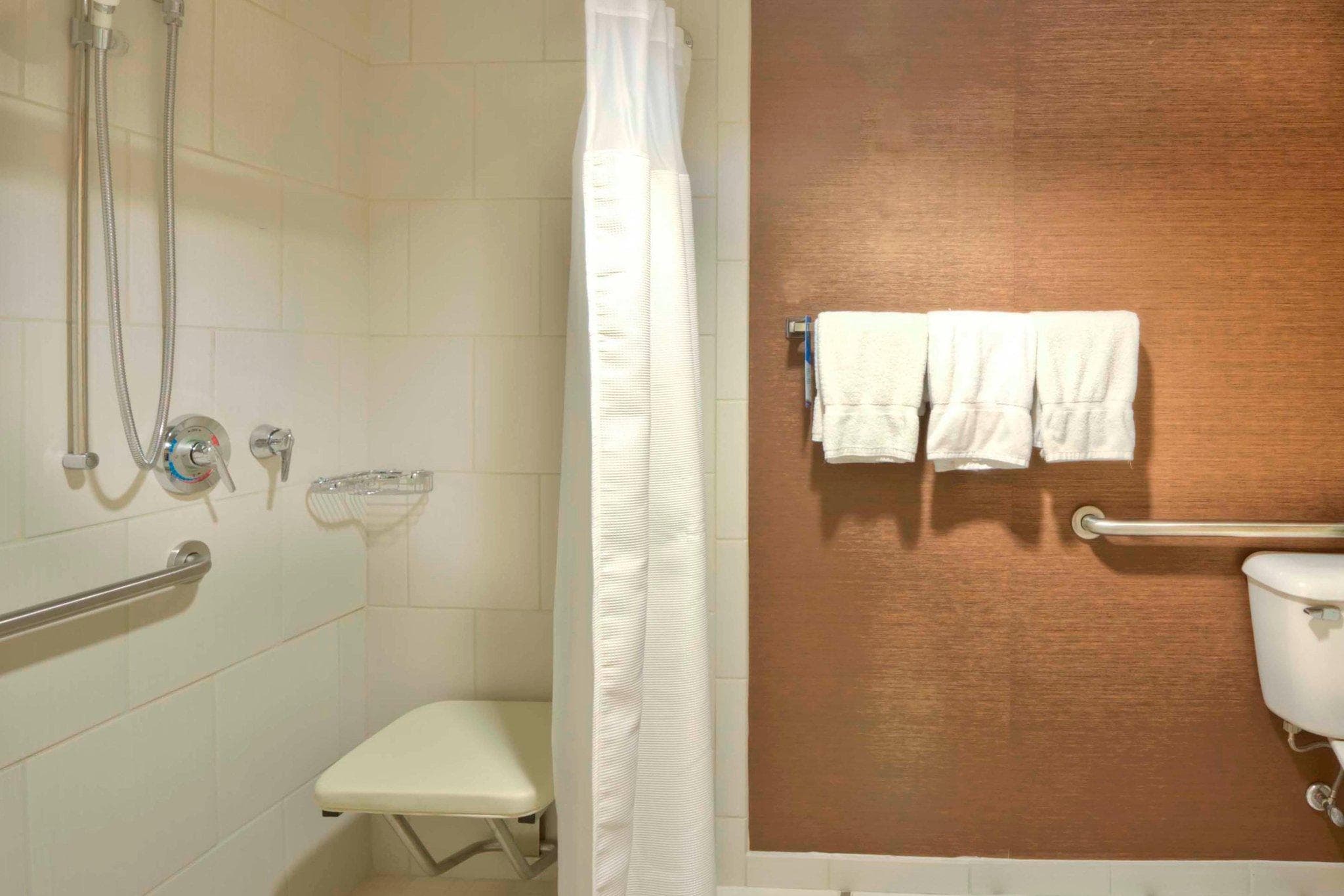 Fairfield by Marriott Inn & Suites Raleigh Crabtree Valley photo 2