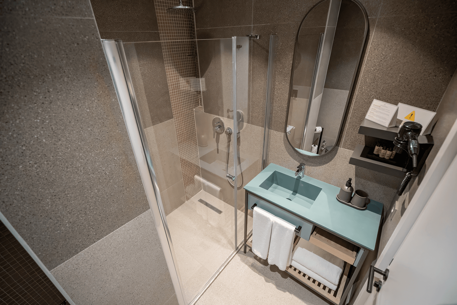 OLI HOTEL & SUITES photo 2