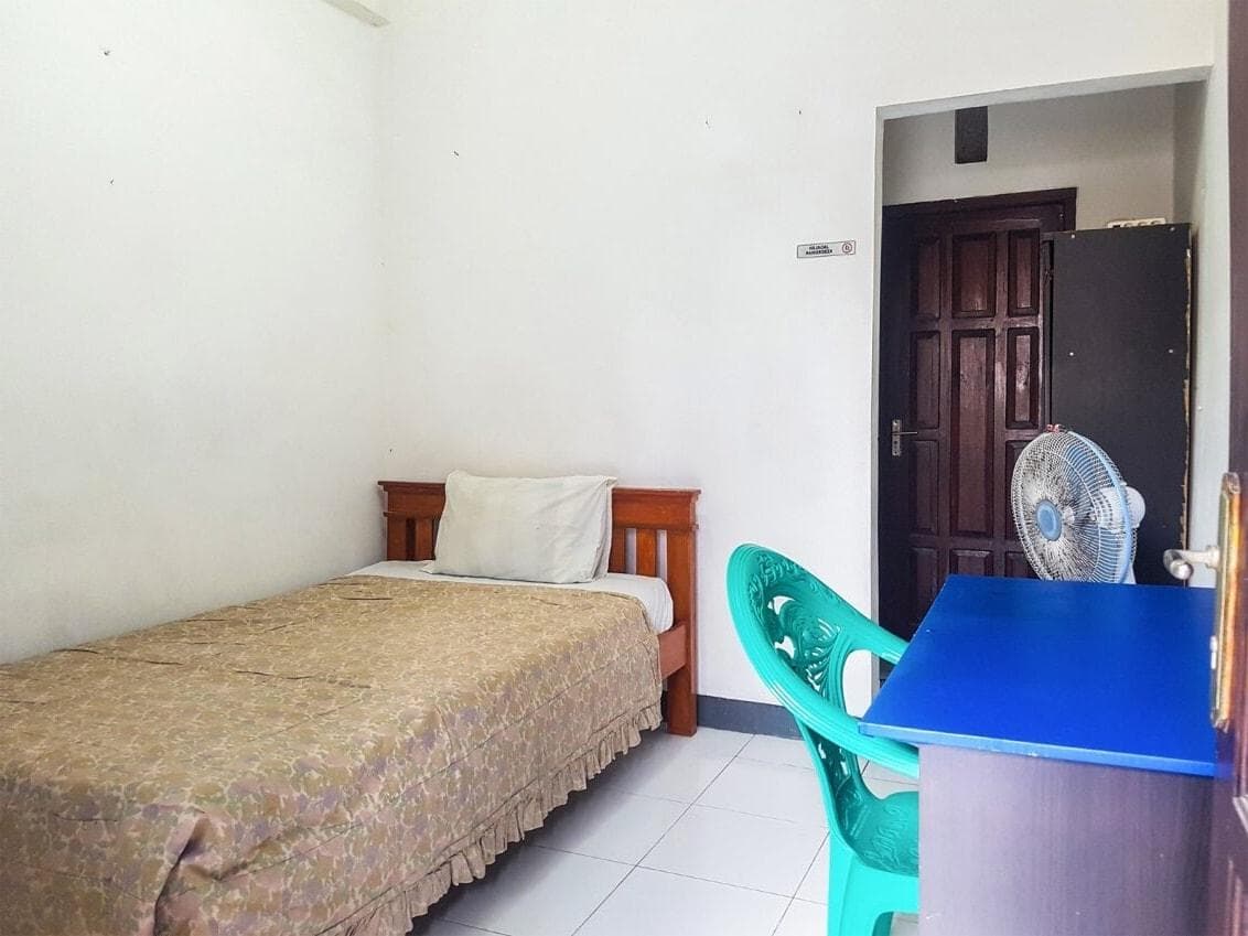 SPOT ON 93997 Sutangkas Kost photo 2