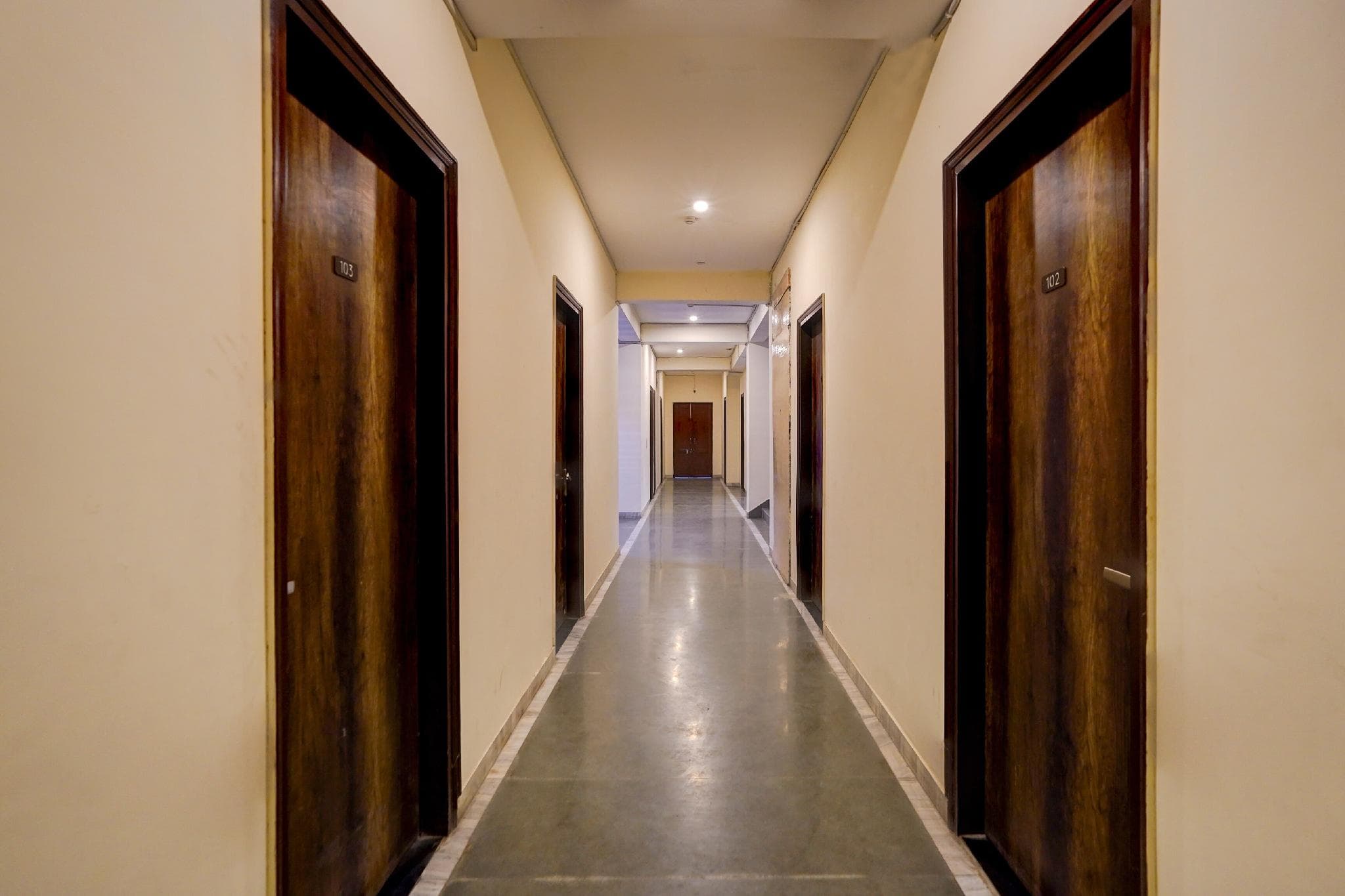 Hotel O Noida 86 retreat photo 3