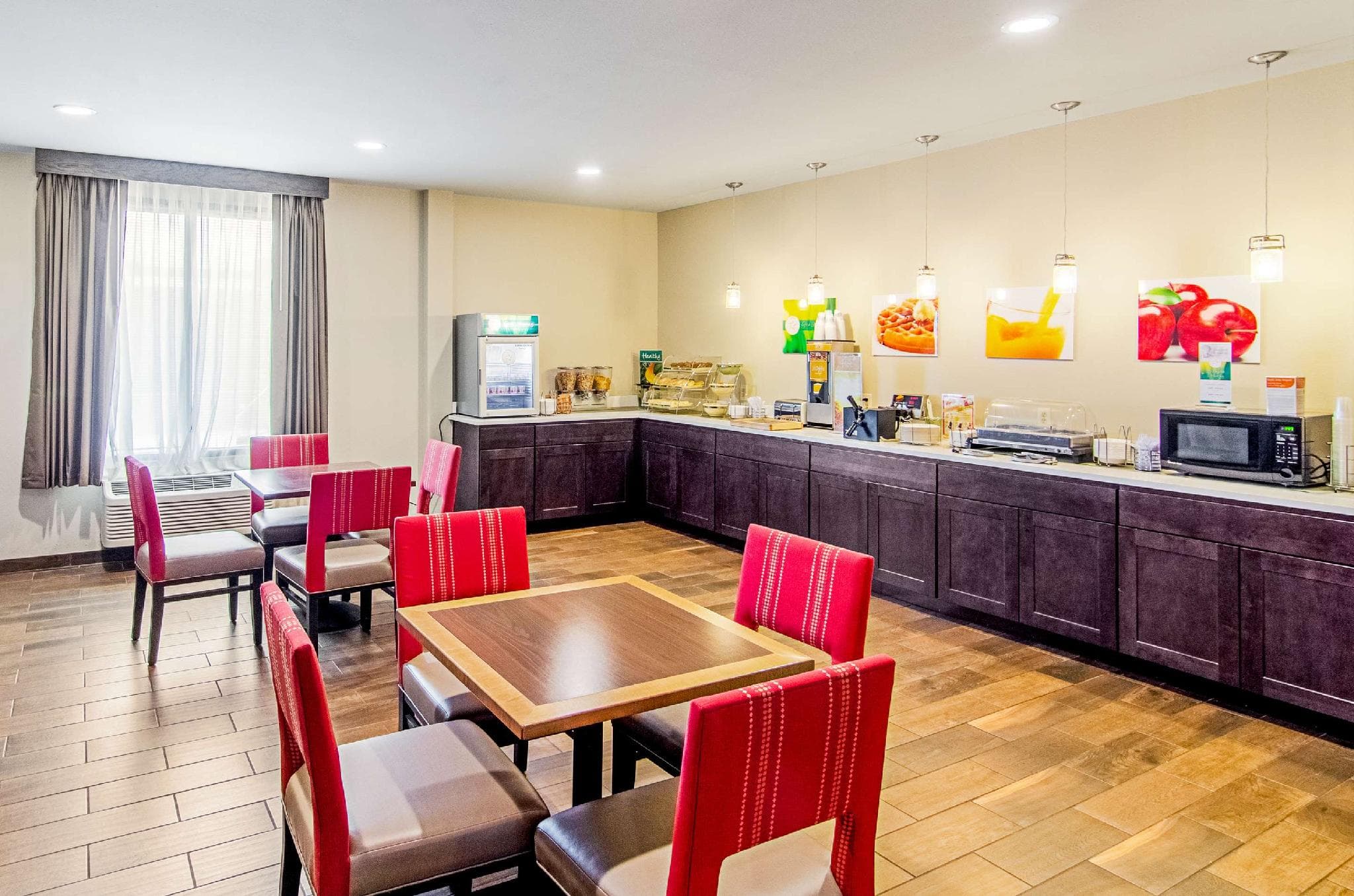 Quality Inn & Suites Near Tanger Outlet Mall photo 3