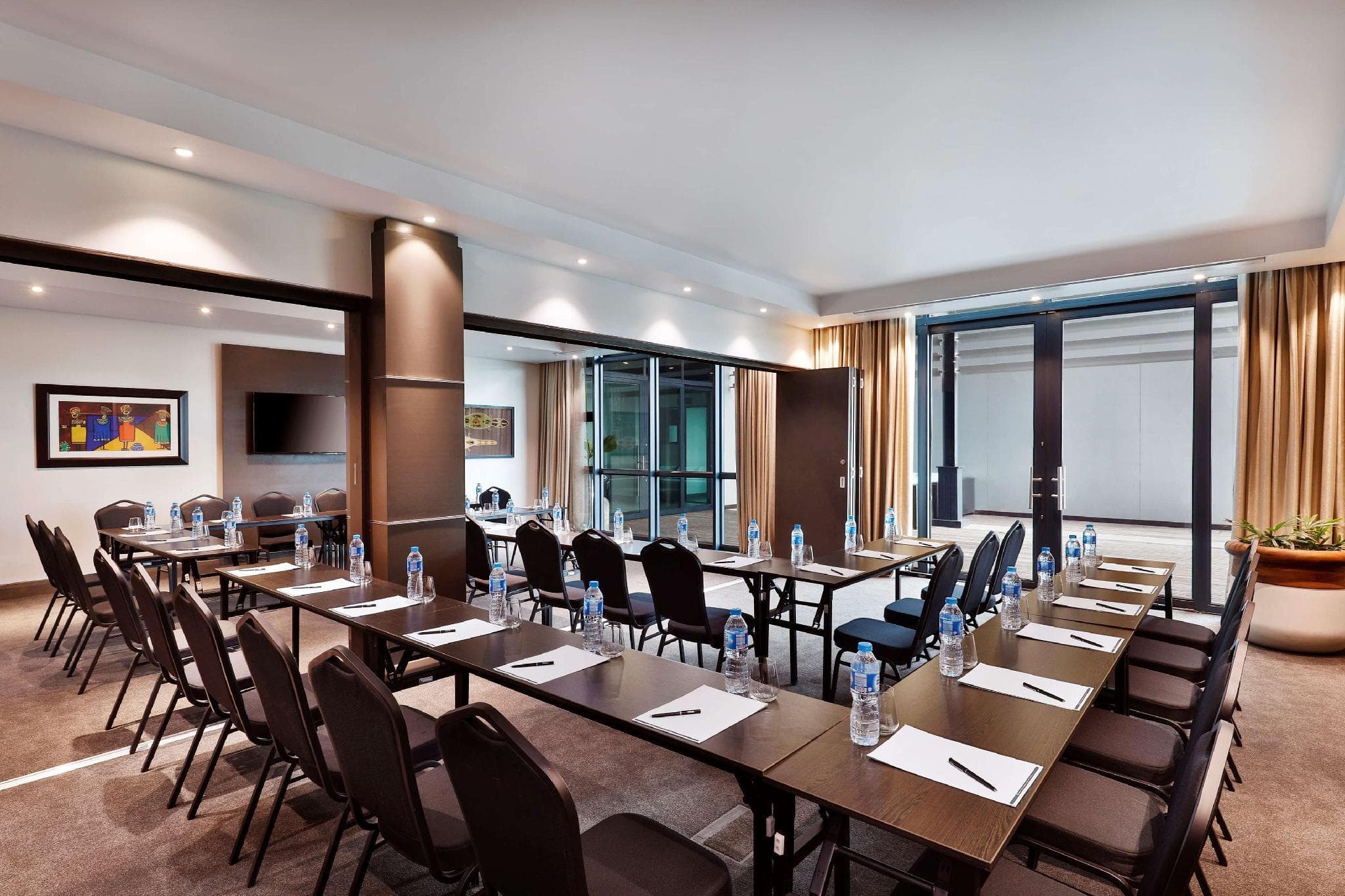 Legend Hotel Lagos Airport, Curio Collection by Hilton photo 3