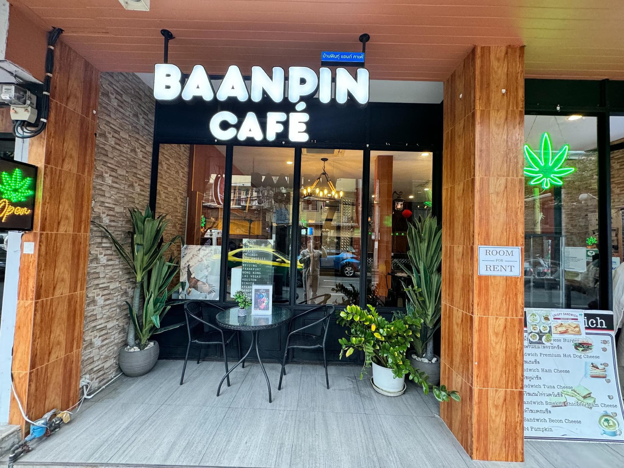 BaanPin Hotel and Cafe