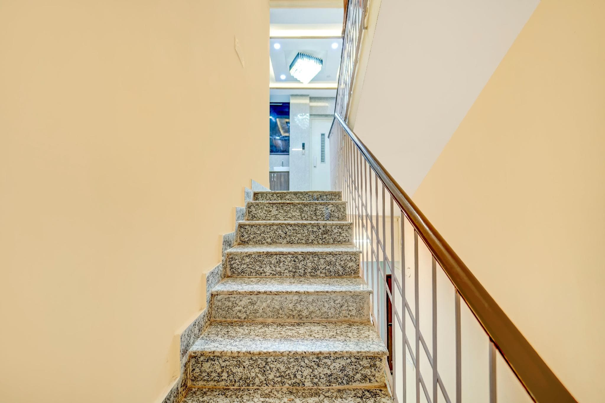 Super Townhouse Anisabad Near Mahavir Sansthan photo 4