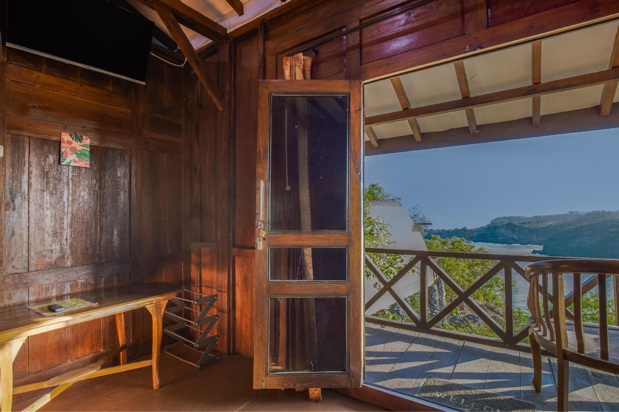 Baron Beach Bungalow photo 2