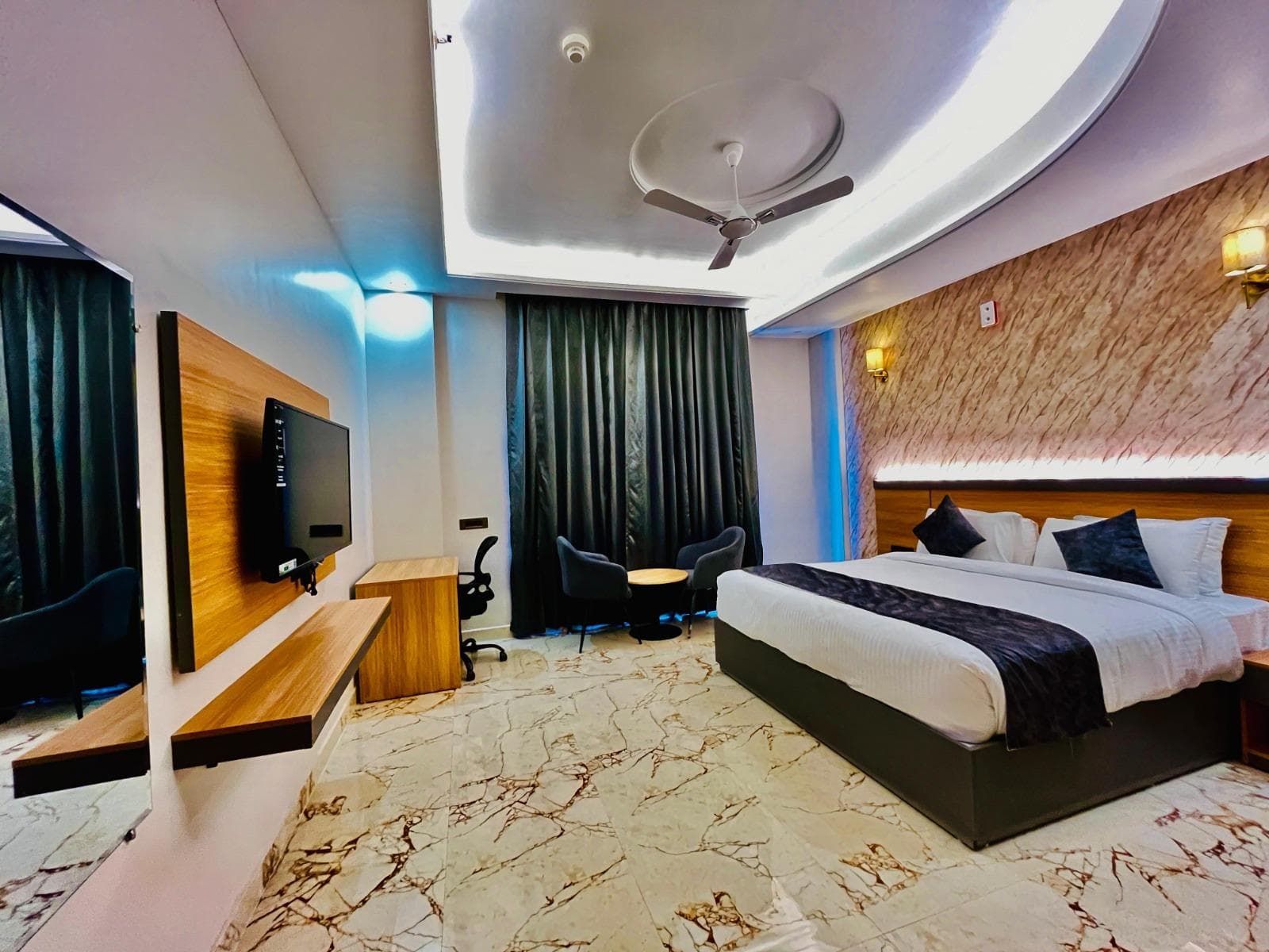 Hotel The Grand Oasis Greater Noida photo 2