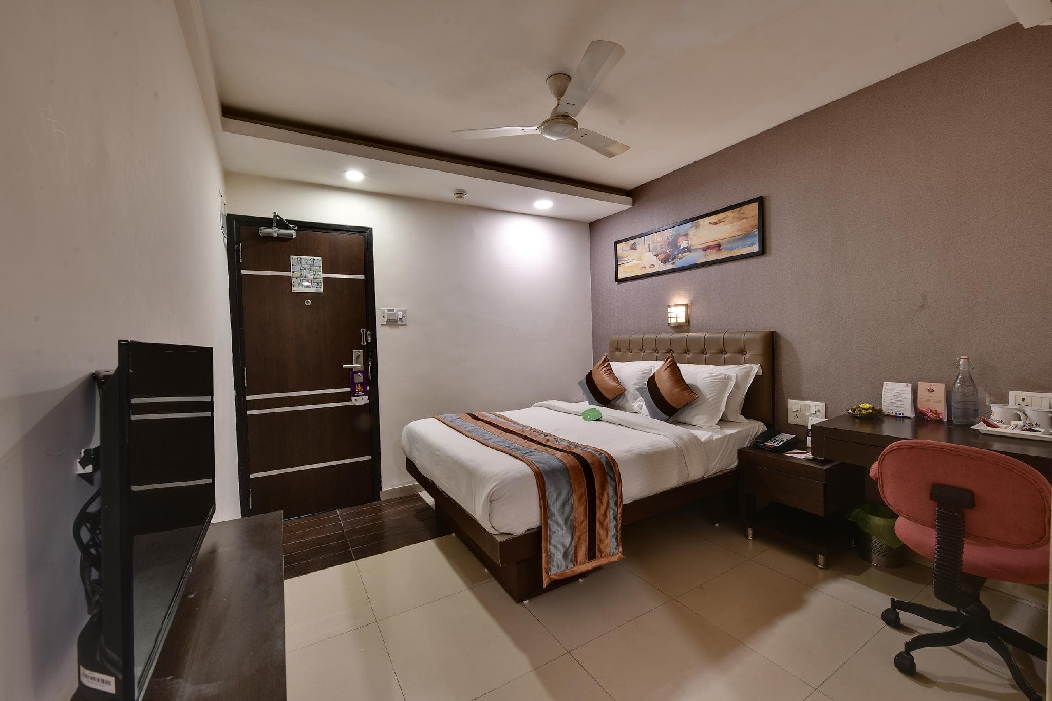 Click Hotel Yuvraj photo 2