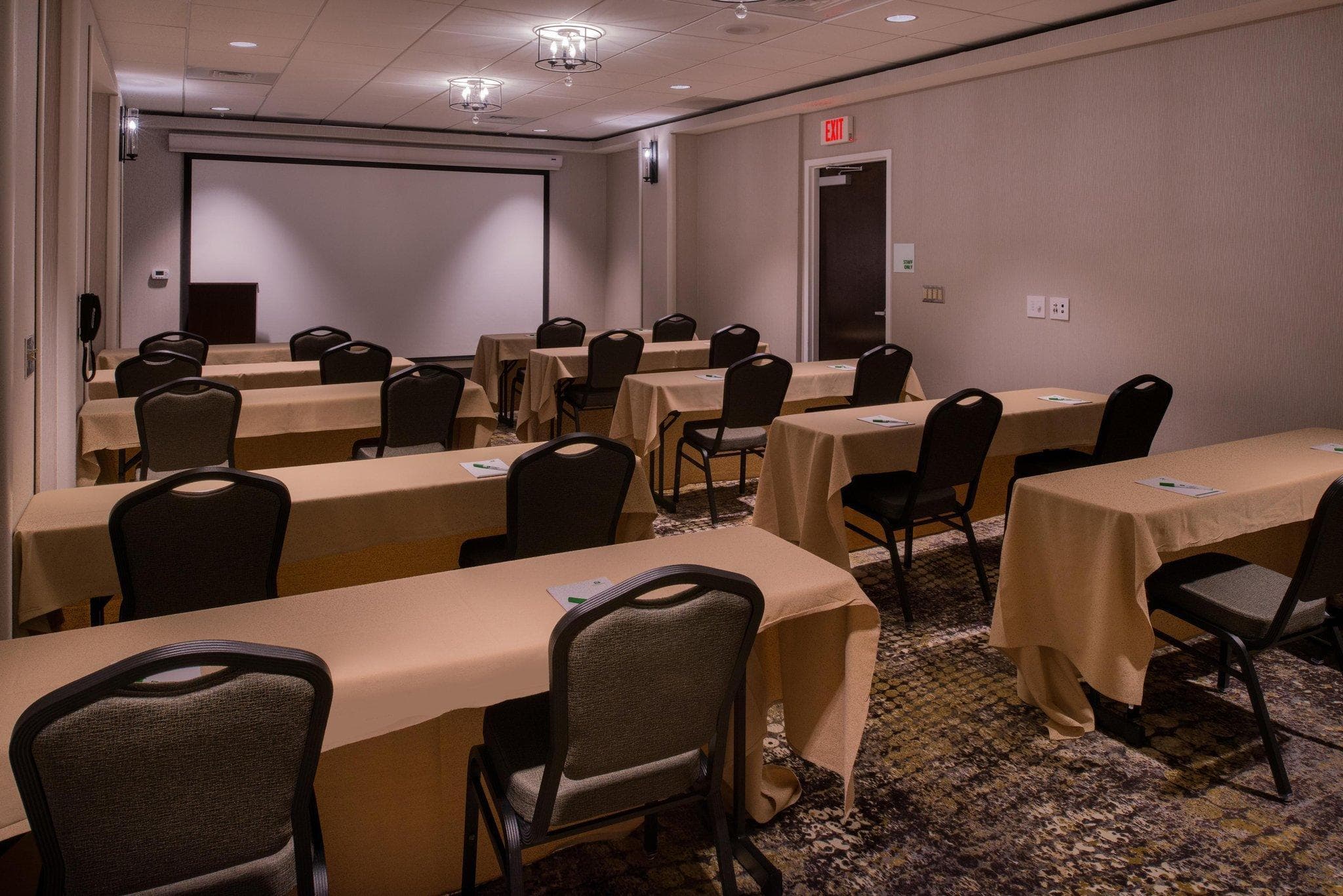 DoubleTree by Hilton Raleigh Crabtree Valley photo 3