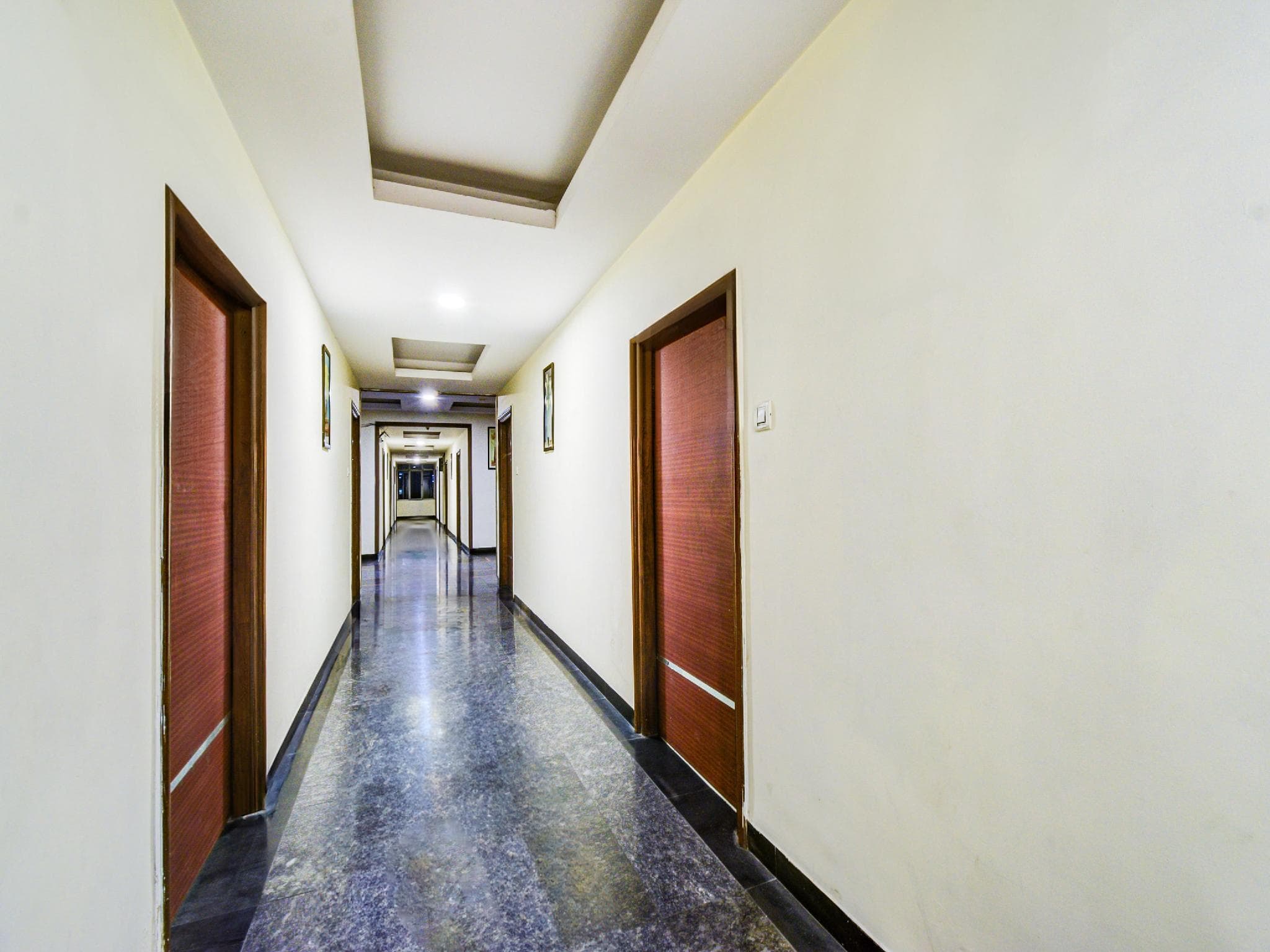 Super Townhouse Red Hills Lakdikapul Formerly Sitara Grand photo 4