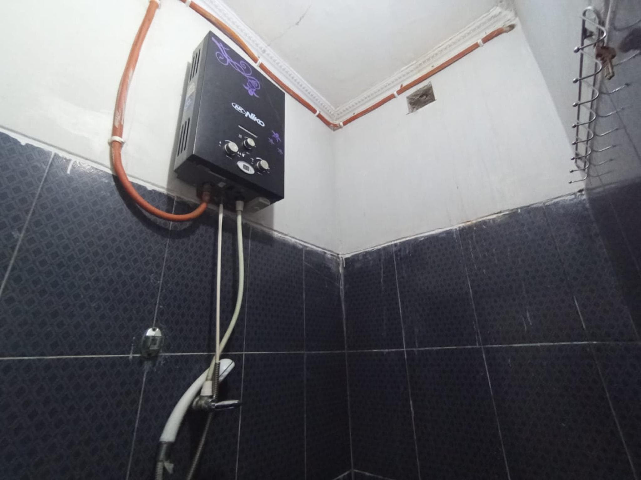 RedDoorz @Penginapan Hello Pacitan photo 2