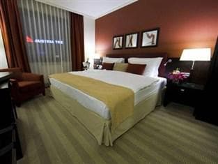 Crowne Plaza Bratislava By IHG photo 2