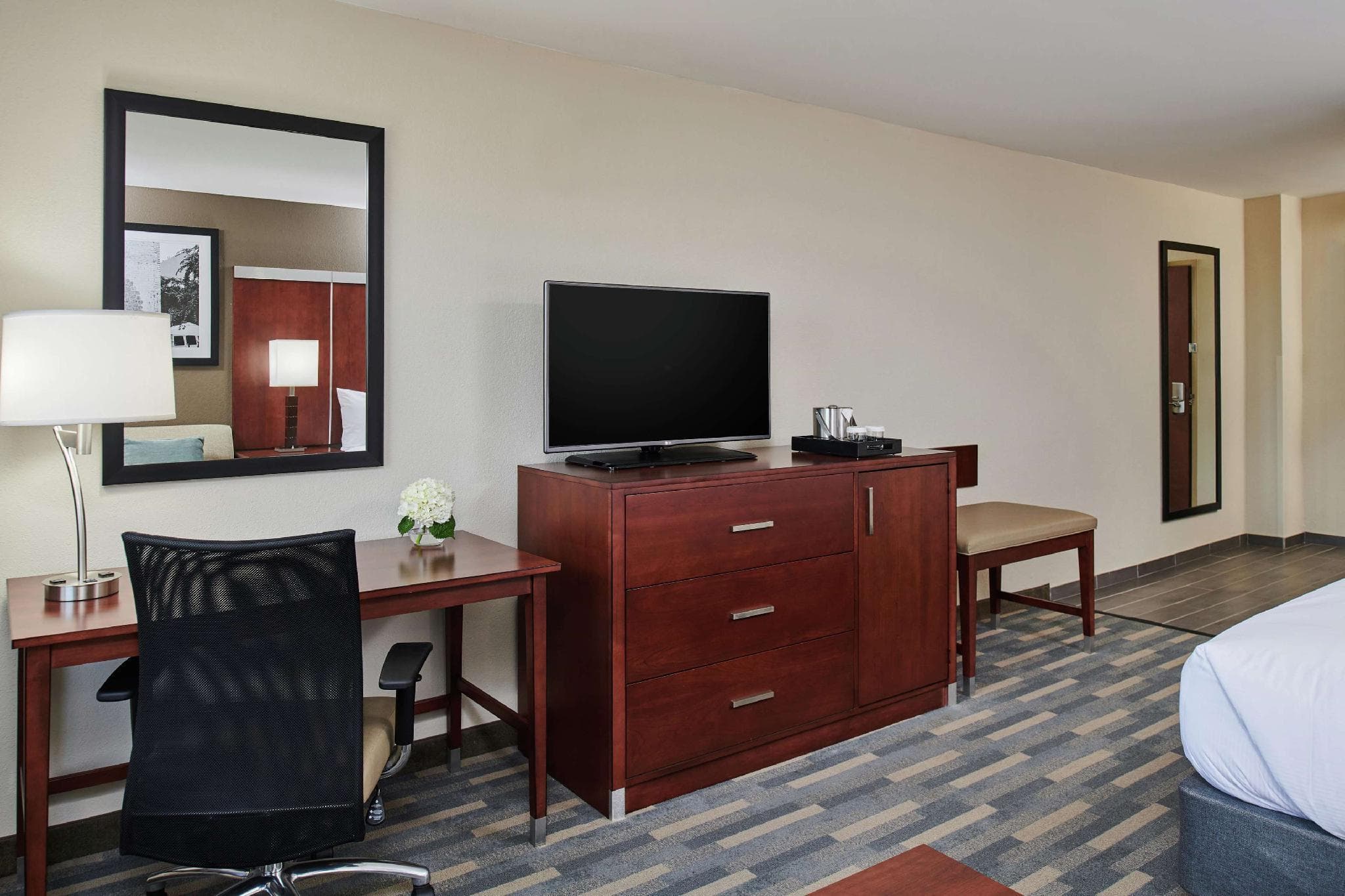 DoubleTree by Hilton Raleigh Crabtree Valley photo 2
