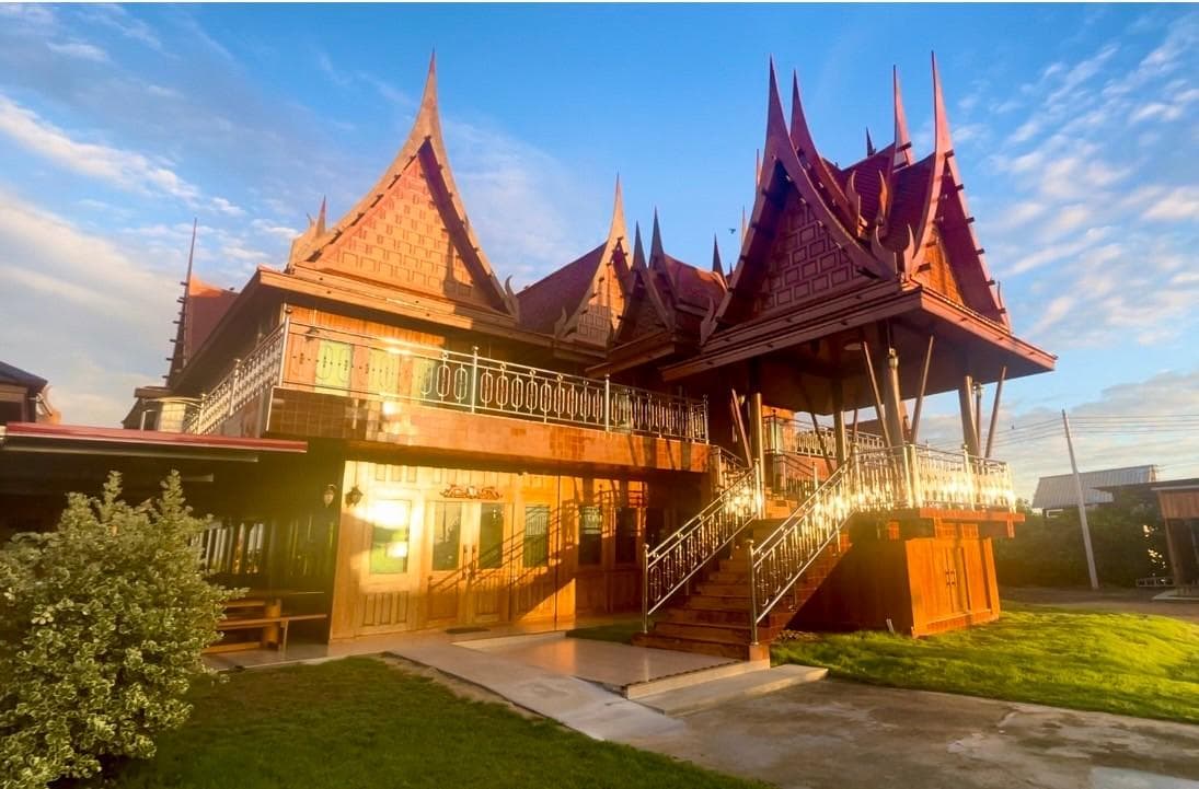 Ruen Singhanat Cafe & Resort