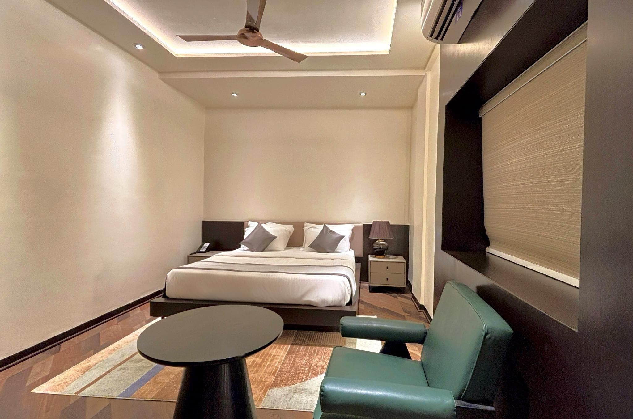 The Long D Hotel Surat Airport Rd photo 2