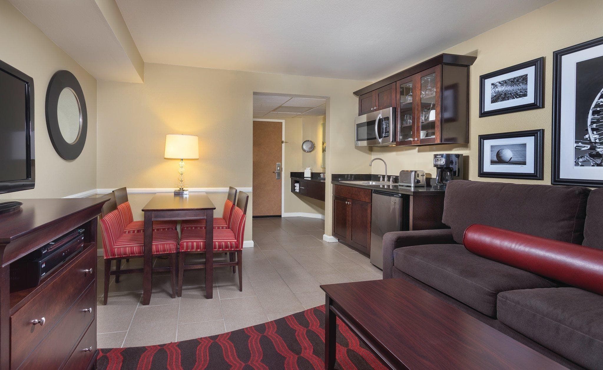 Peacock Suites photo 3