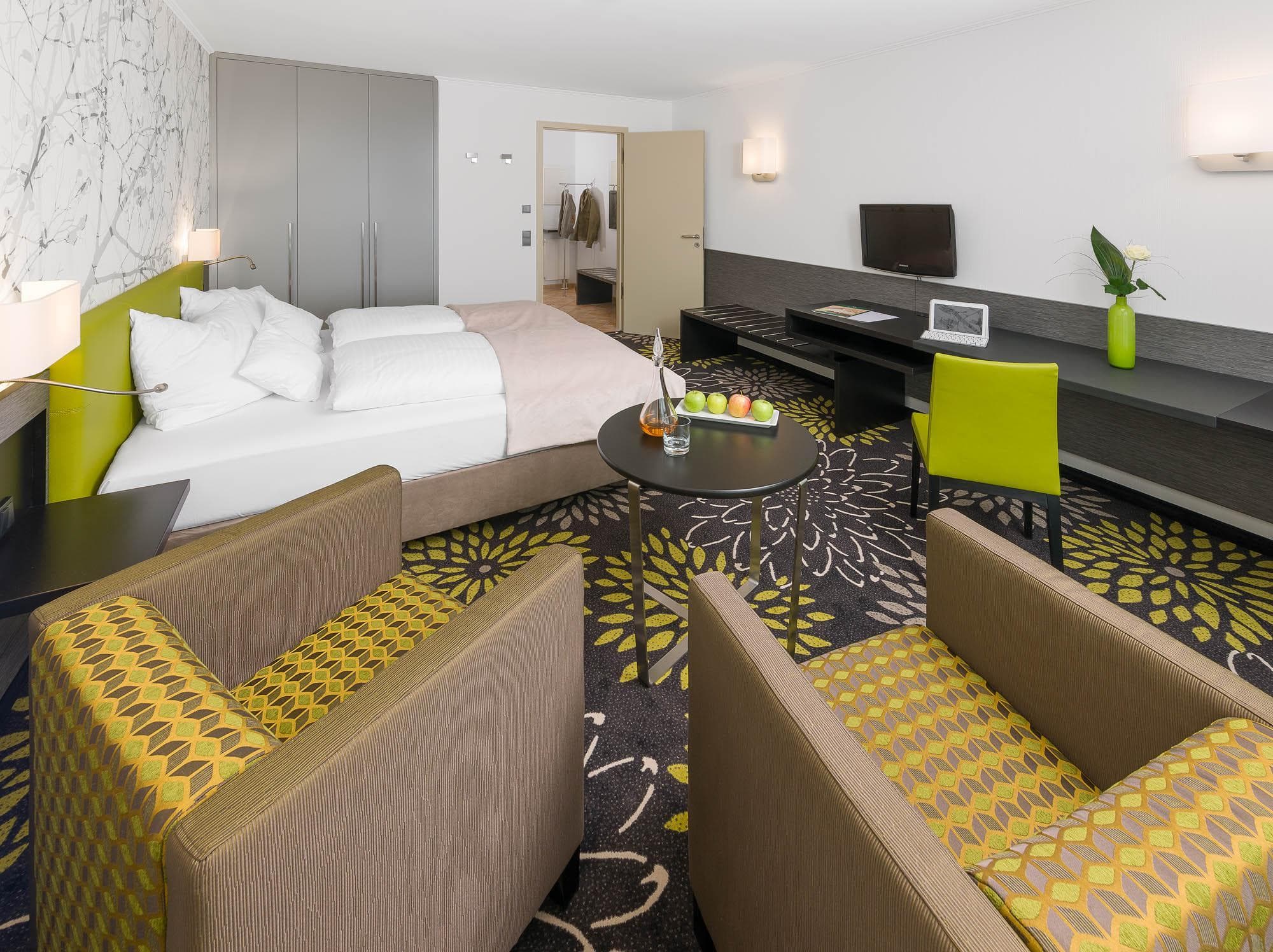 SI-SUITES photo 2