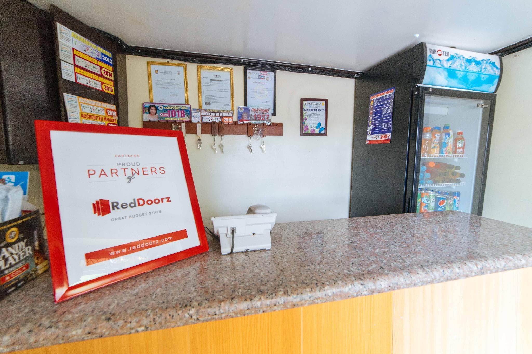 RedDoorz @ Tagaytay Road photo 3