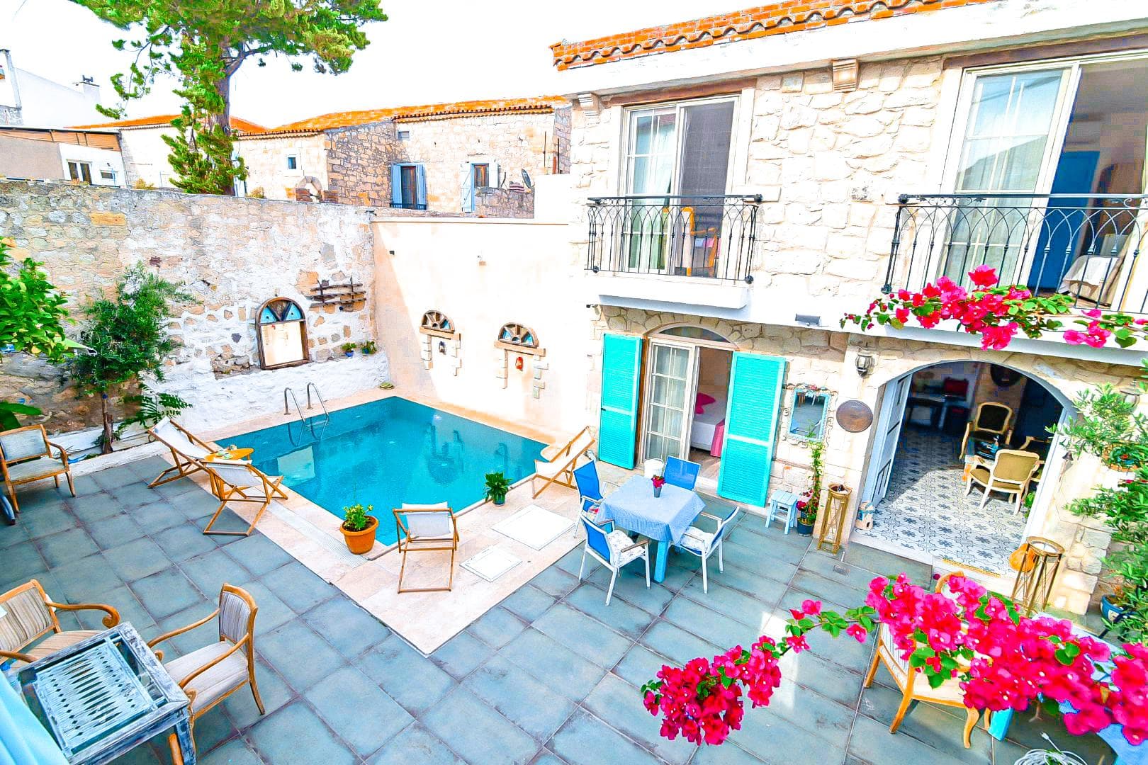 Alacati Asmali Konak Hotel