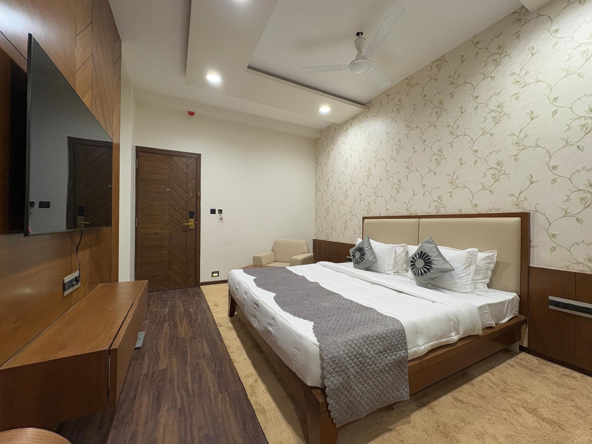 Pam Premium Hotel Vadodara photo 2