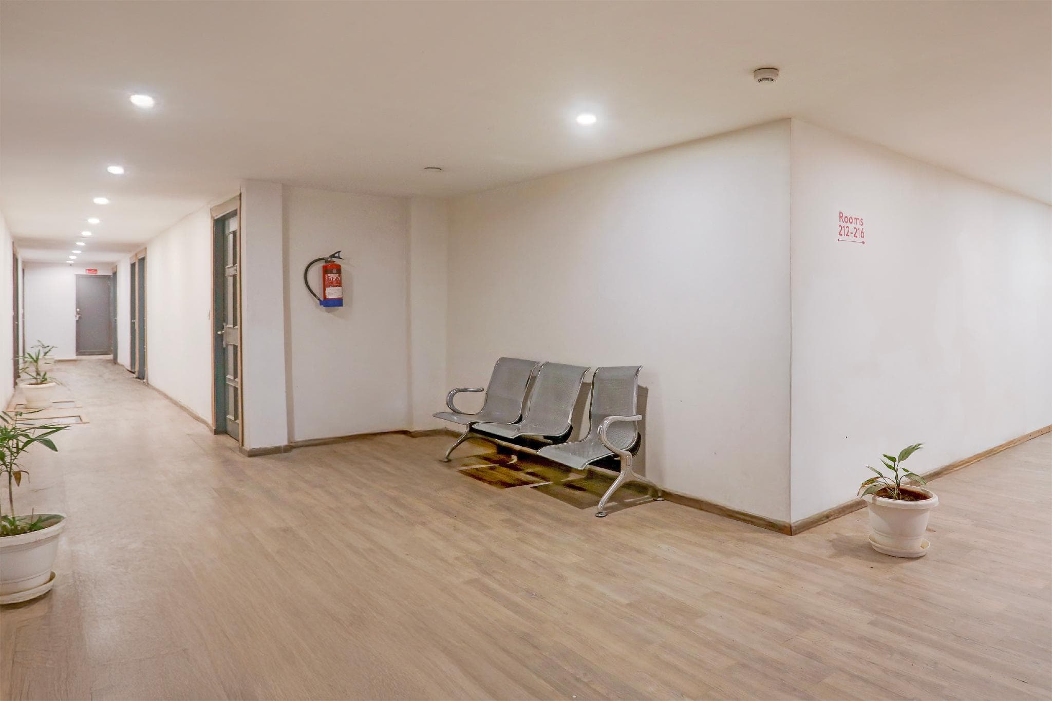 Super Townhouse Prayagraj Near Railway Station Formerly Santosh Palace photo 3