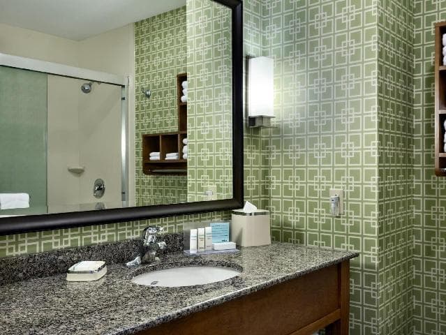 Hampton Inn & Suites Clayton/St. Louis-Galleria Area photo 2