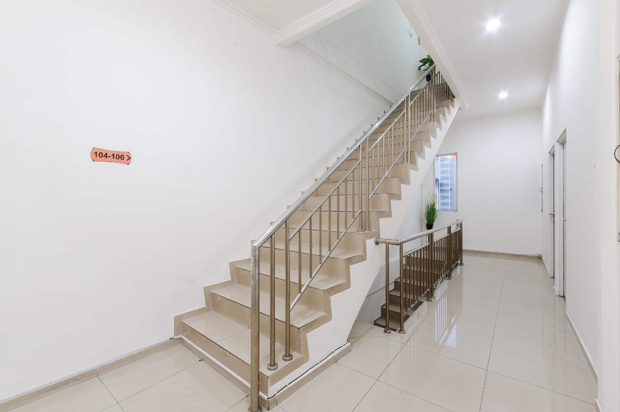 RedDoorz @ Jatiwaringin near Exit Toll Pondok Gede photo 4