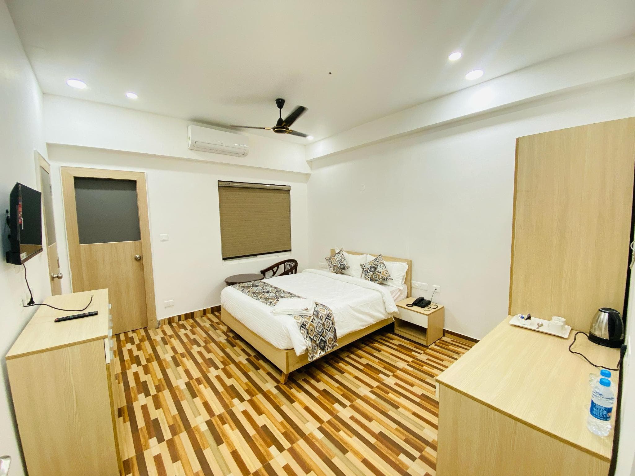 AURIC HOTEL photo 2