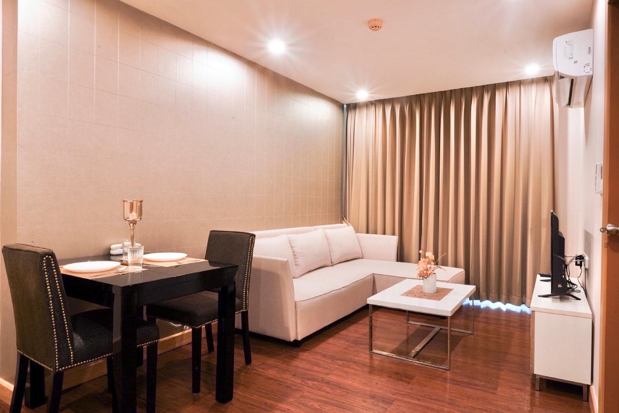 Icon Narindra Suites Hotel Sukhumvit Bangkok Thailand photo 2