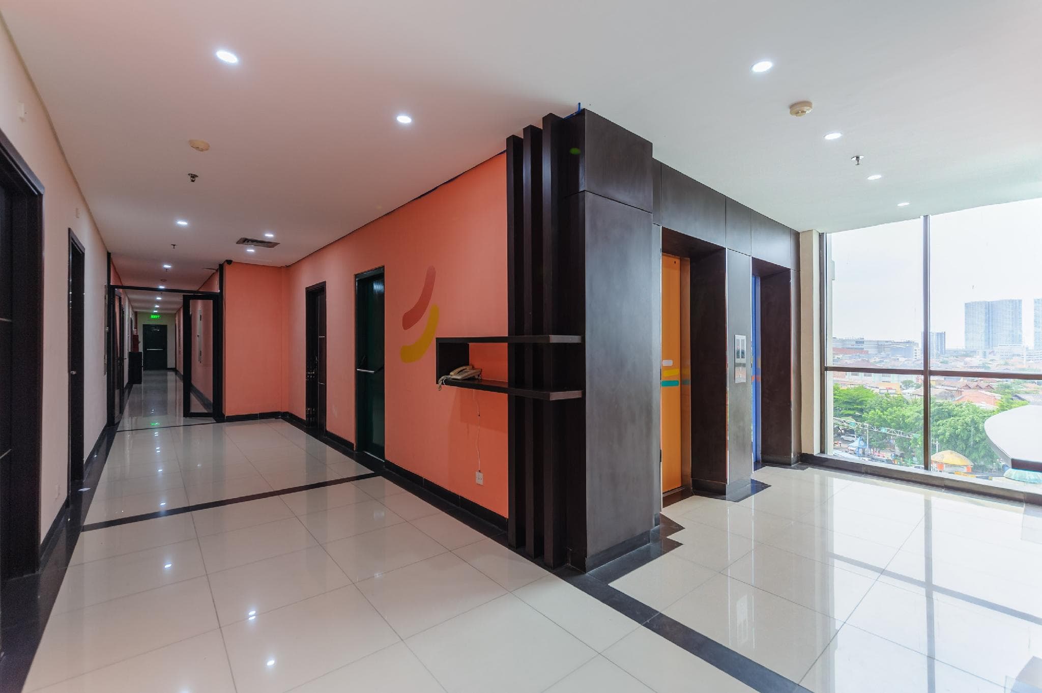 Sans Hotel The Green Bekasi by RedDoorz photo 5
