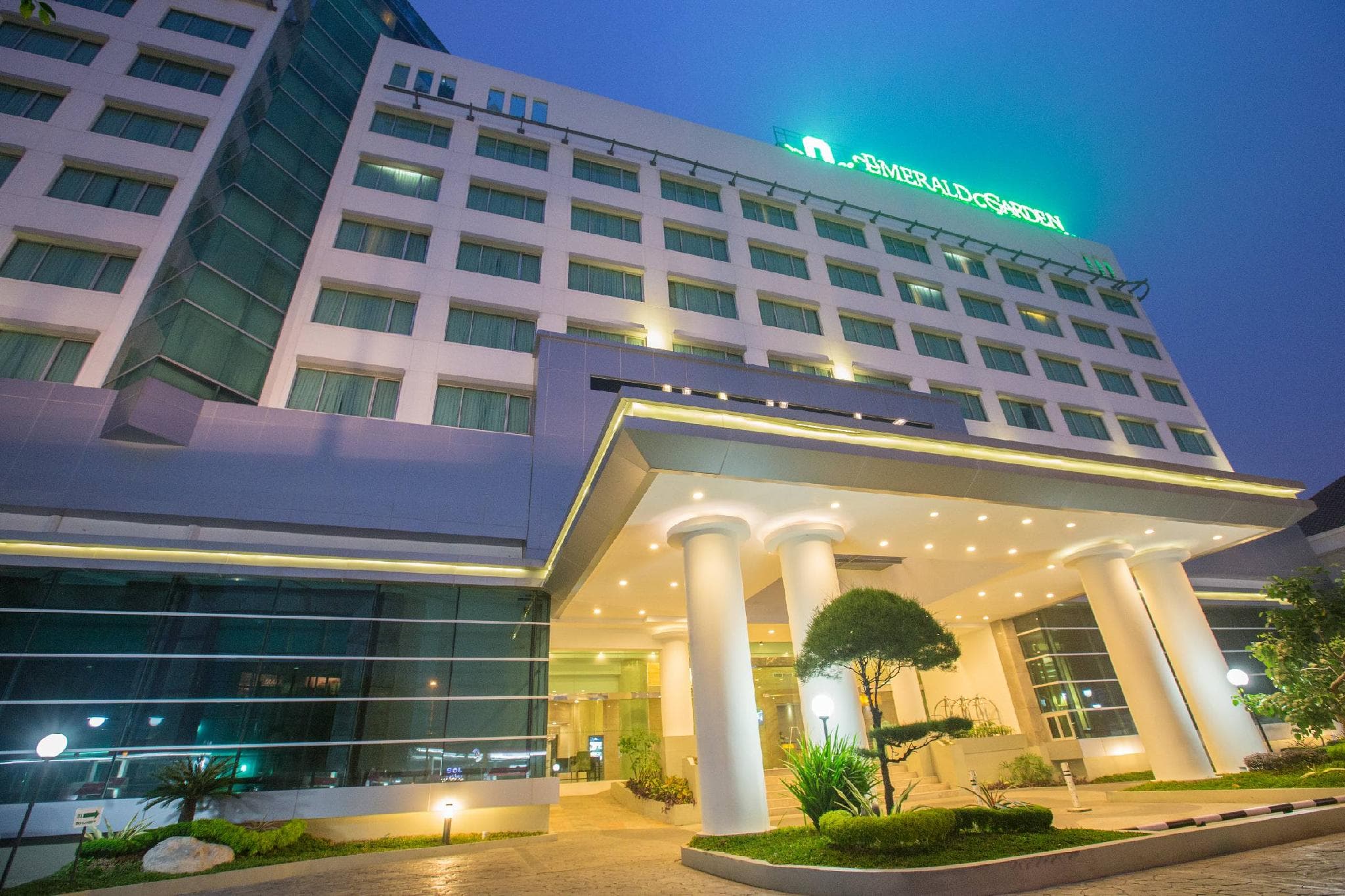 Emerald Garden International Hotel photo 3