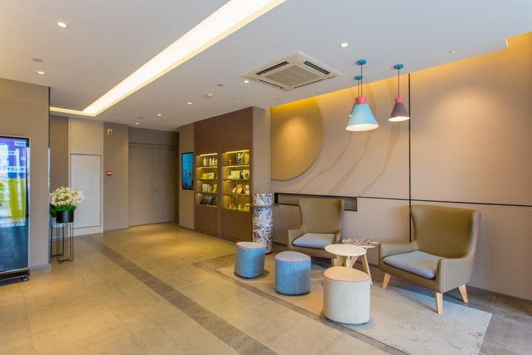 Home Inn Neo Linyi University Bus Station photo 4