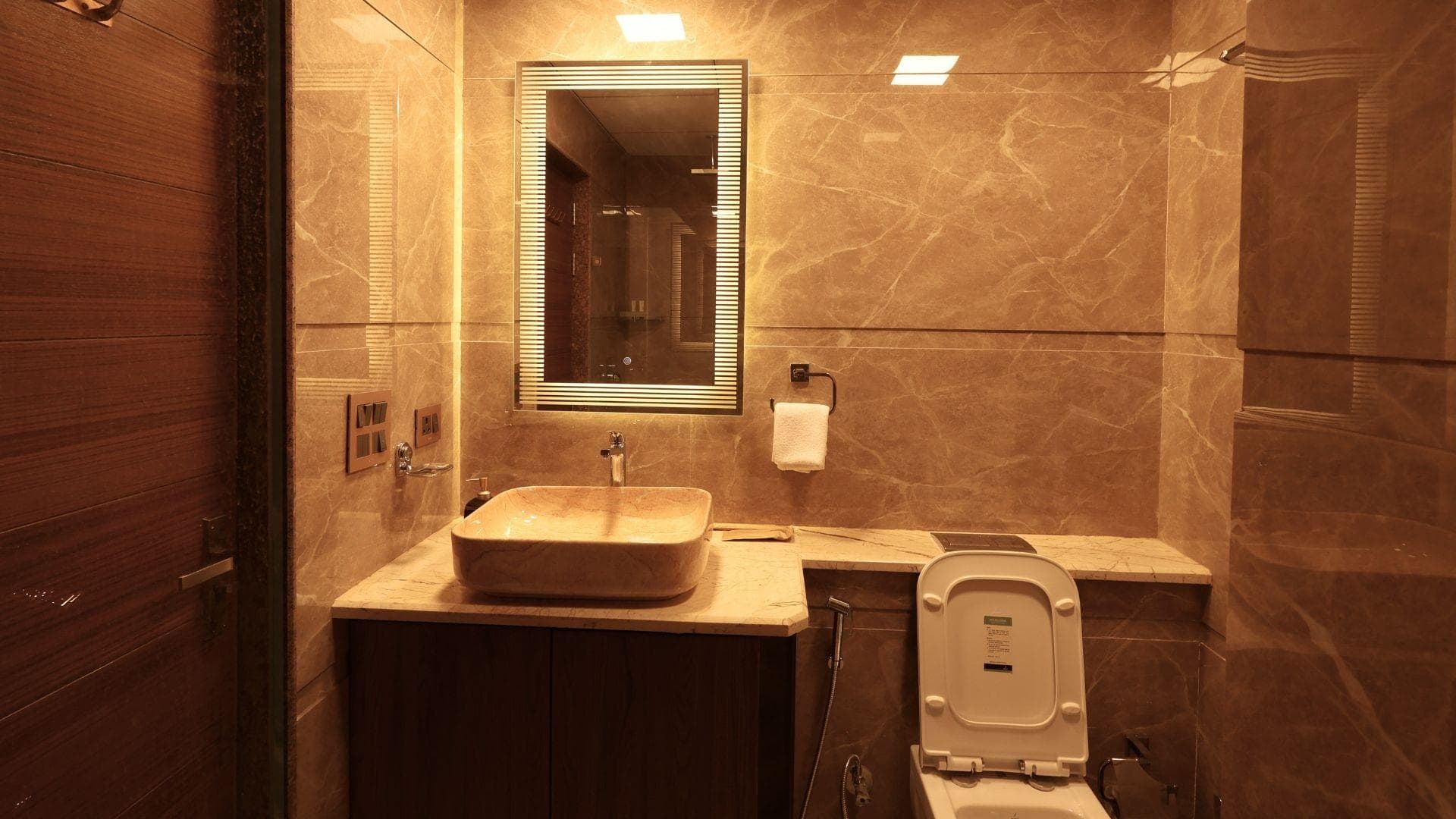 FlxHo Horizon ONE - Luxury Hotel & Residences Golf Course Road, 2 Min from 42-43 Metro Station photo 4