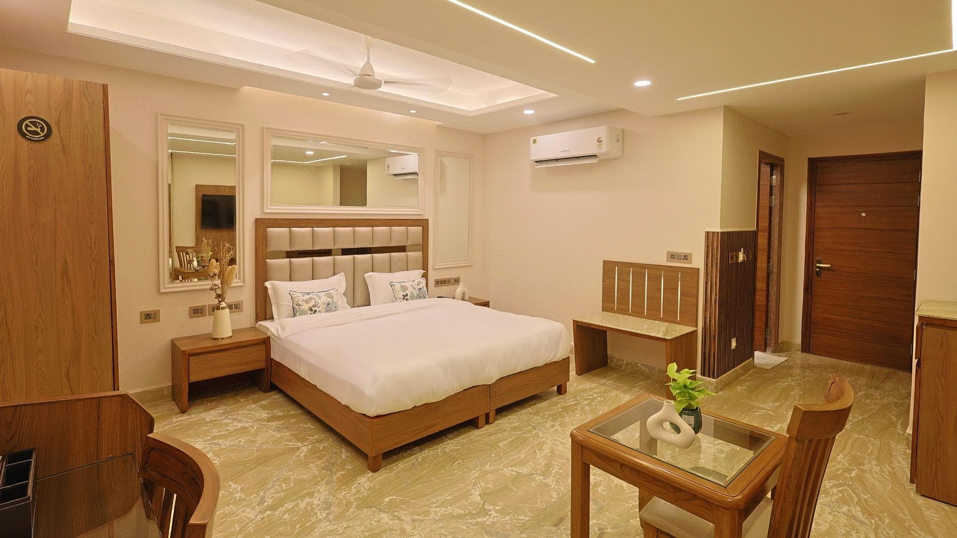 FlxHo Horizon ONE - Luxury Hotel & Residences Golf Course Road, 2 Min from 42-43 Metro Station photo 2