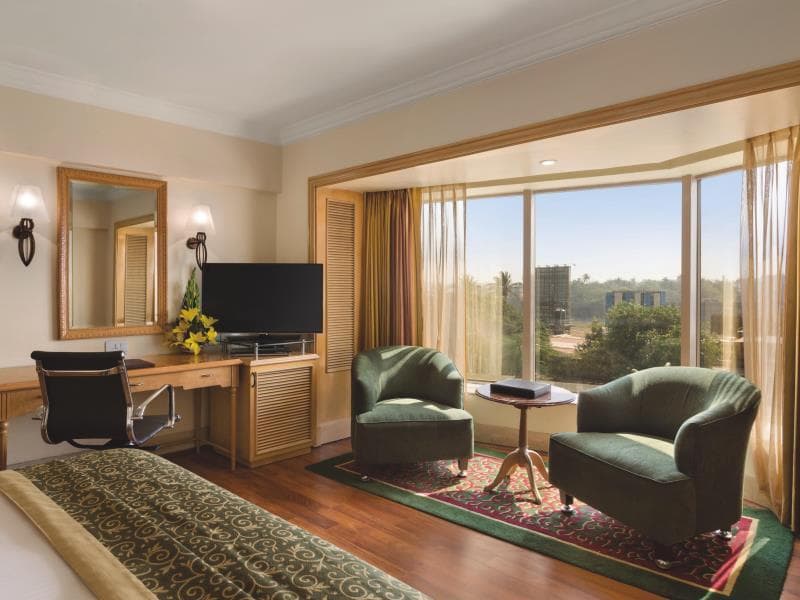 Ramada Plaza by Wyndham Palm Grove photo 2